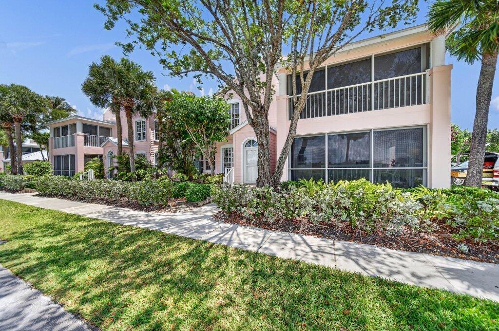 391 NE Plantation #215, Hutchinson Island FL 34996