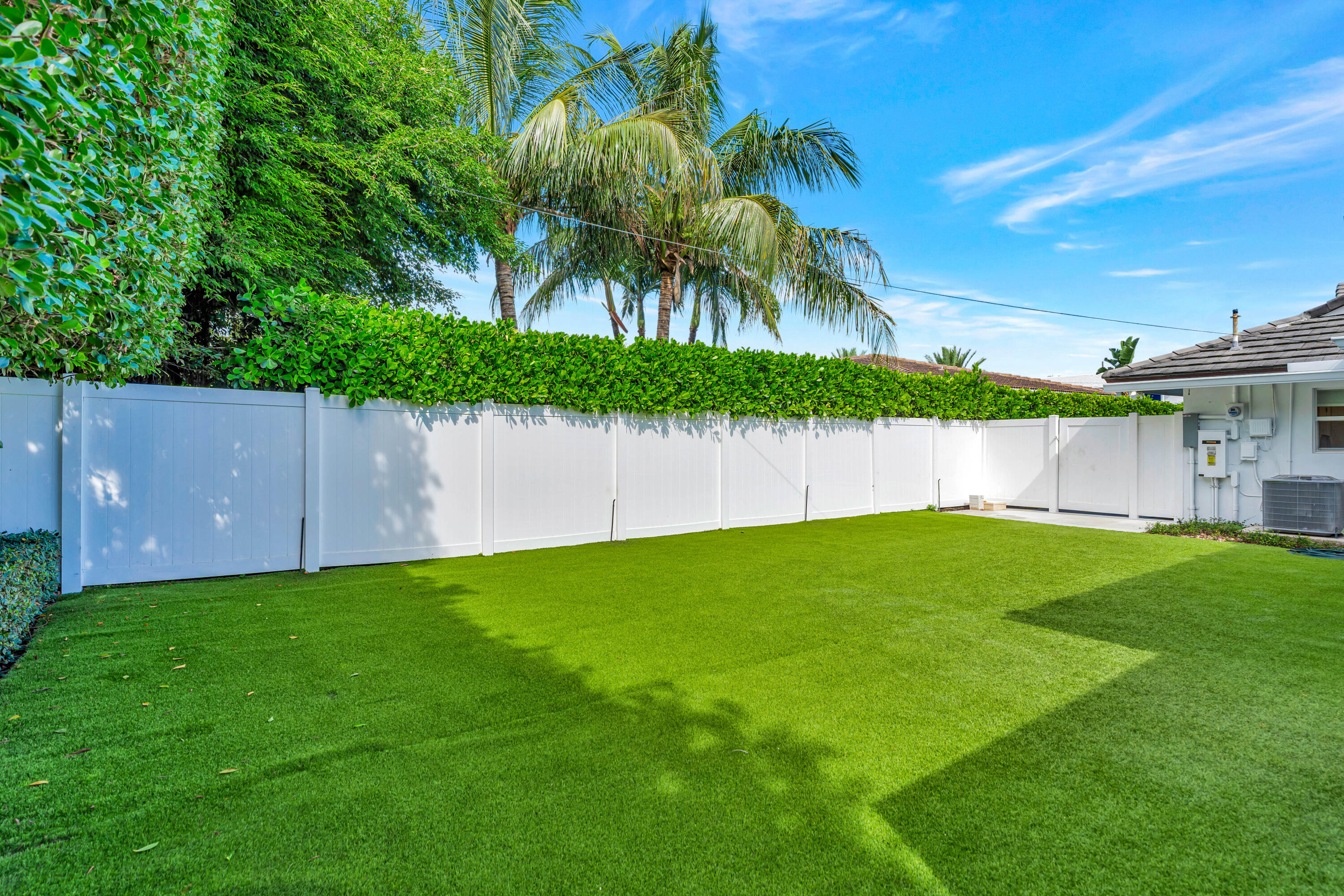 136 WORTH, West Palm Beach FL 33405