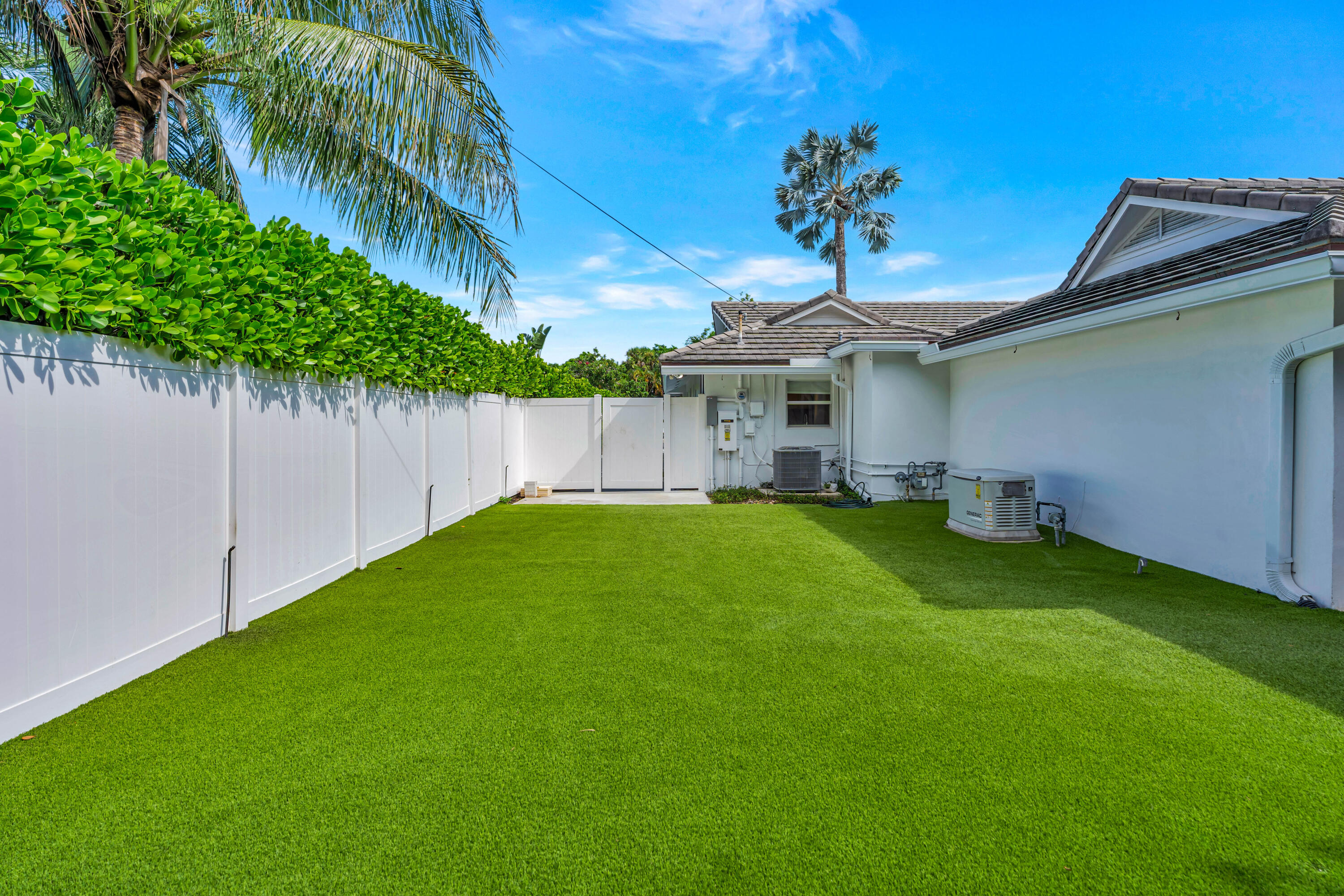 136 WORTH, West Palm Beach FL 33405