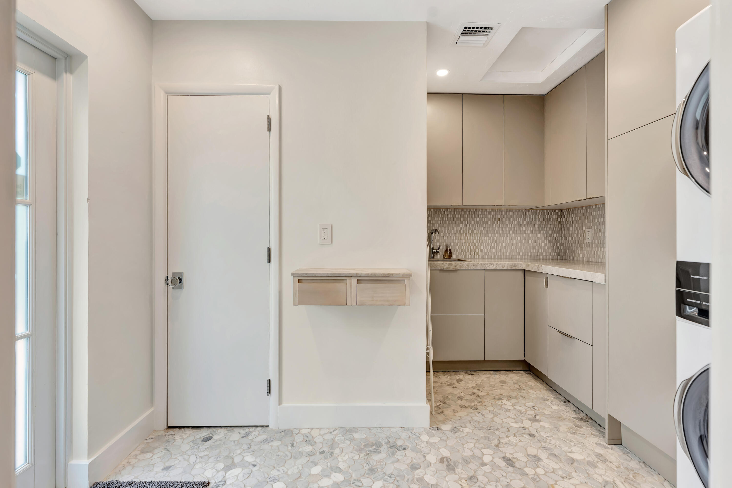 136 WORTH, West Palm Beach FL 33405