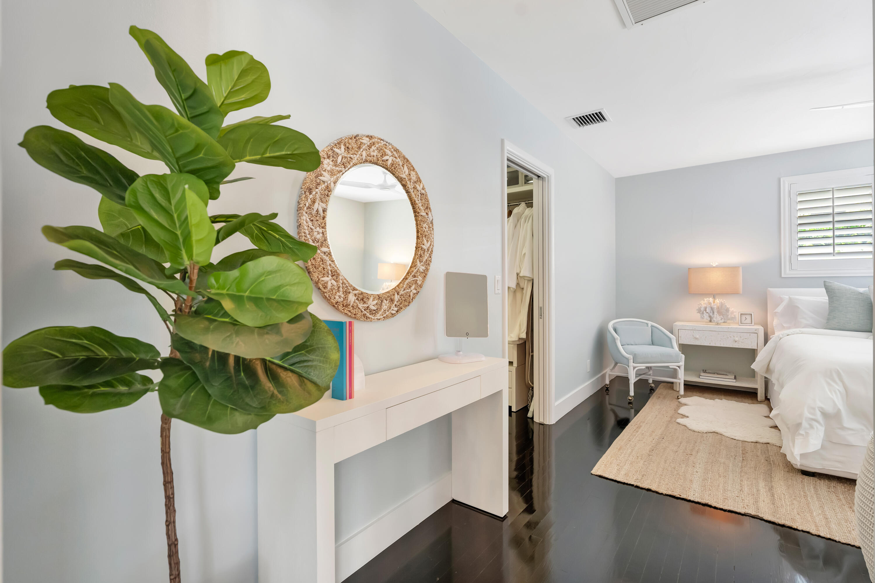136 WORTH, West Palm Beach FL 33405