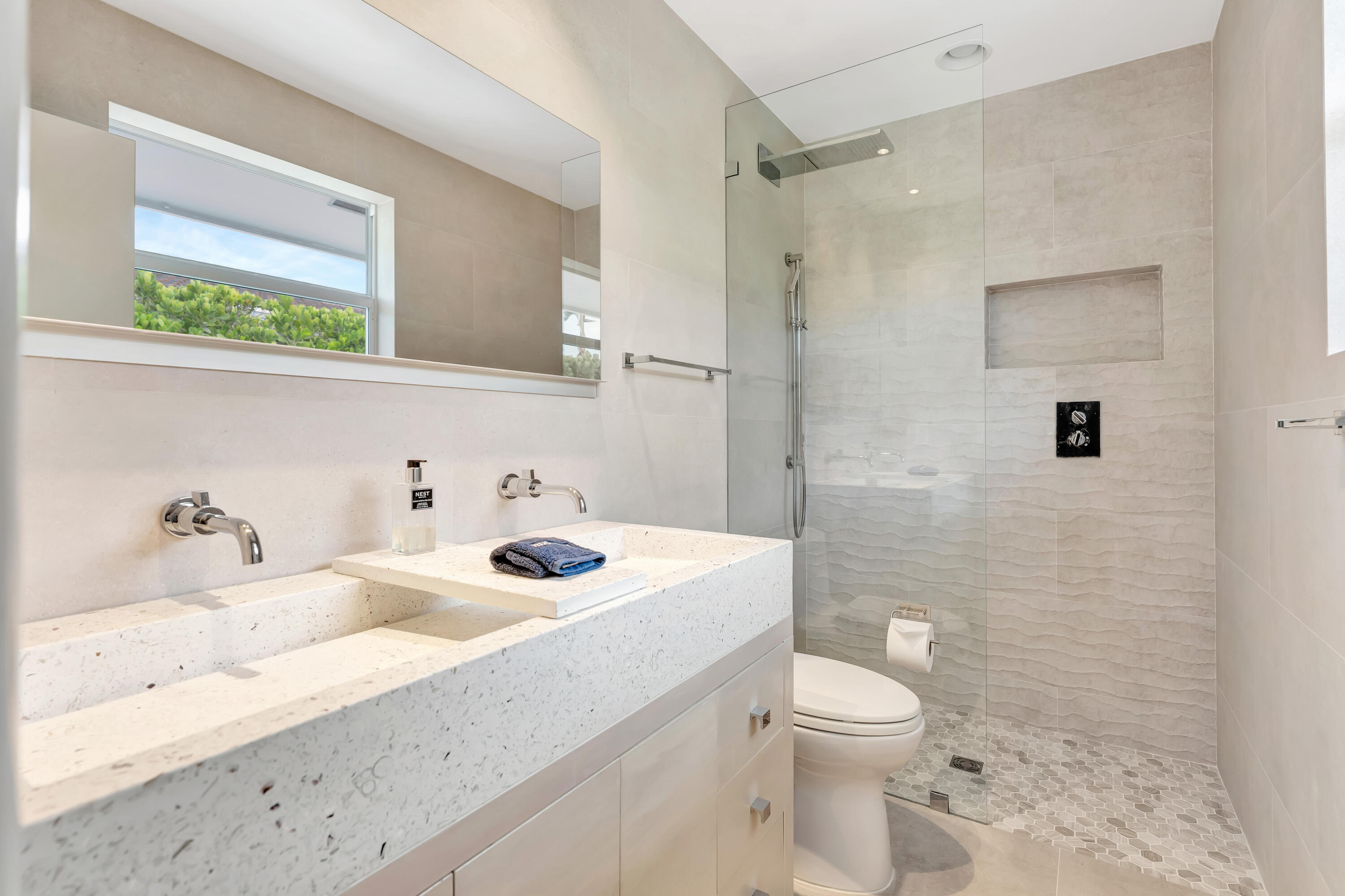 136 WORTH, West Palm Beach FL 33405