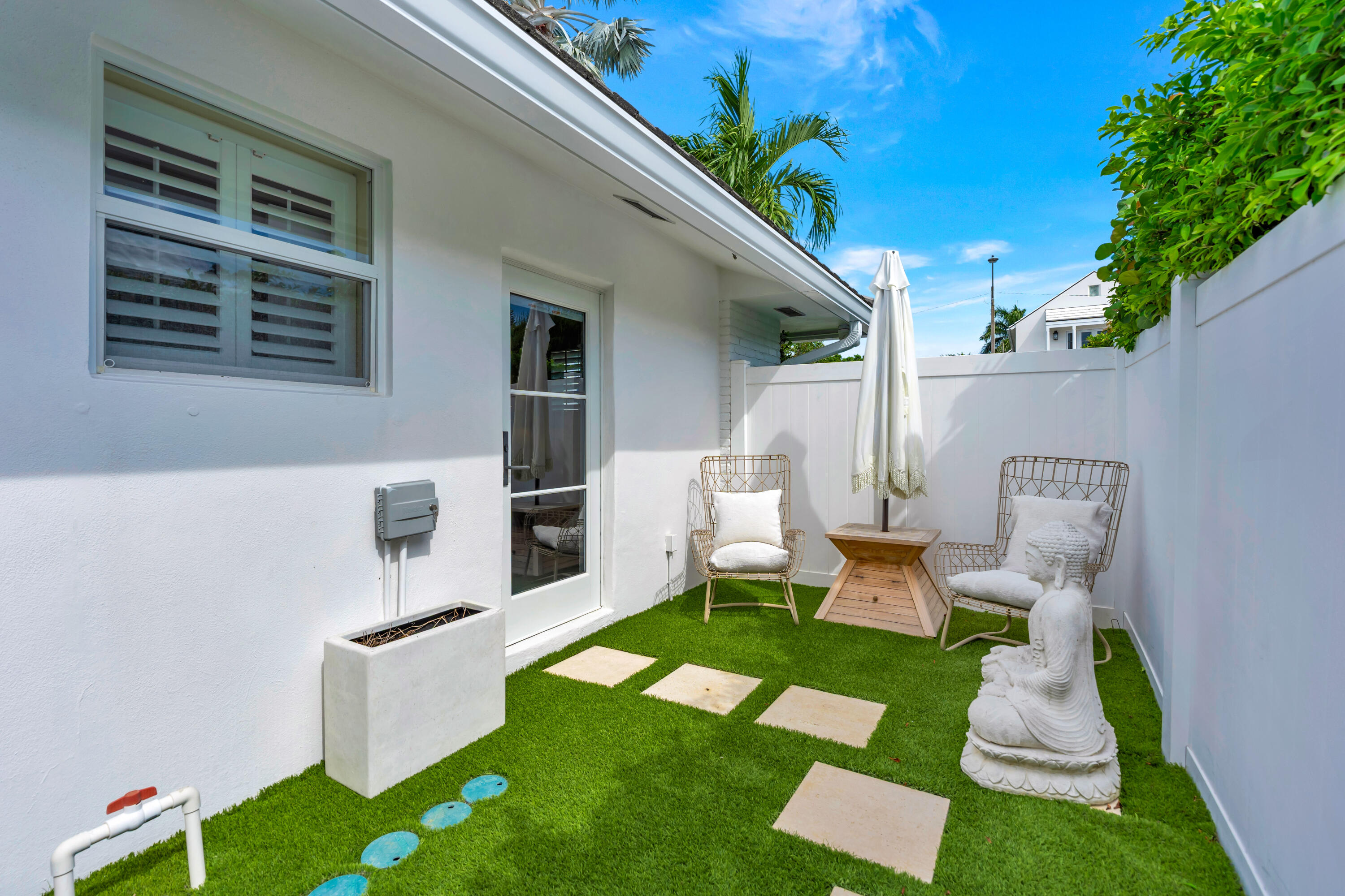 136 WORTH, West Palm Beach FL 33405