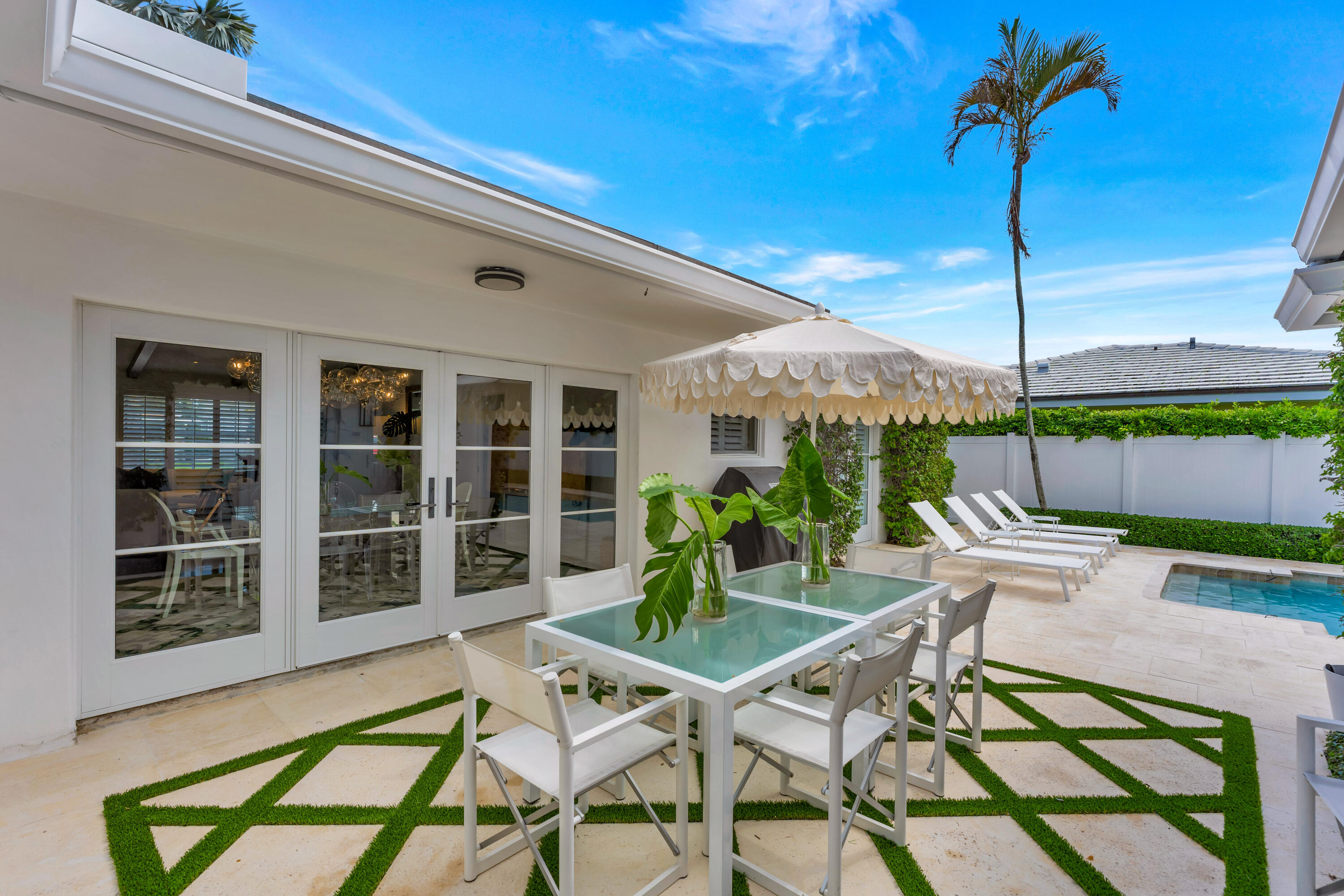 136 WORTH, West Palm Beach FL 33405