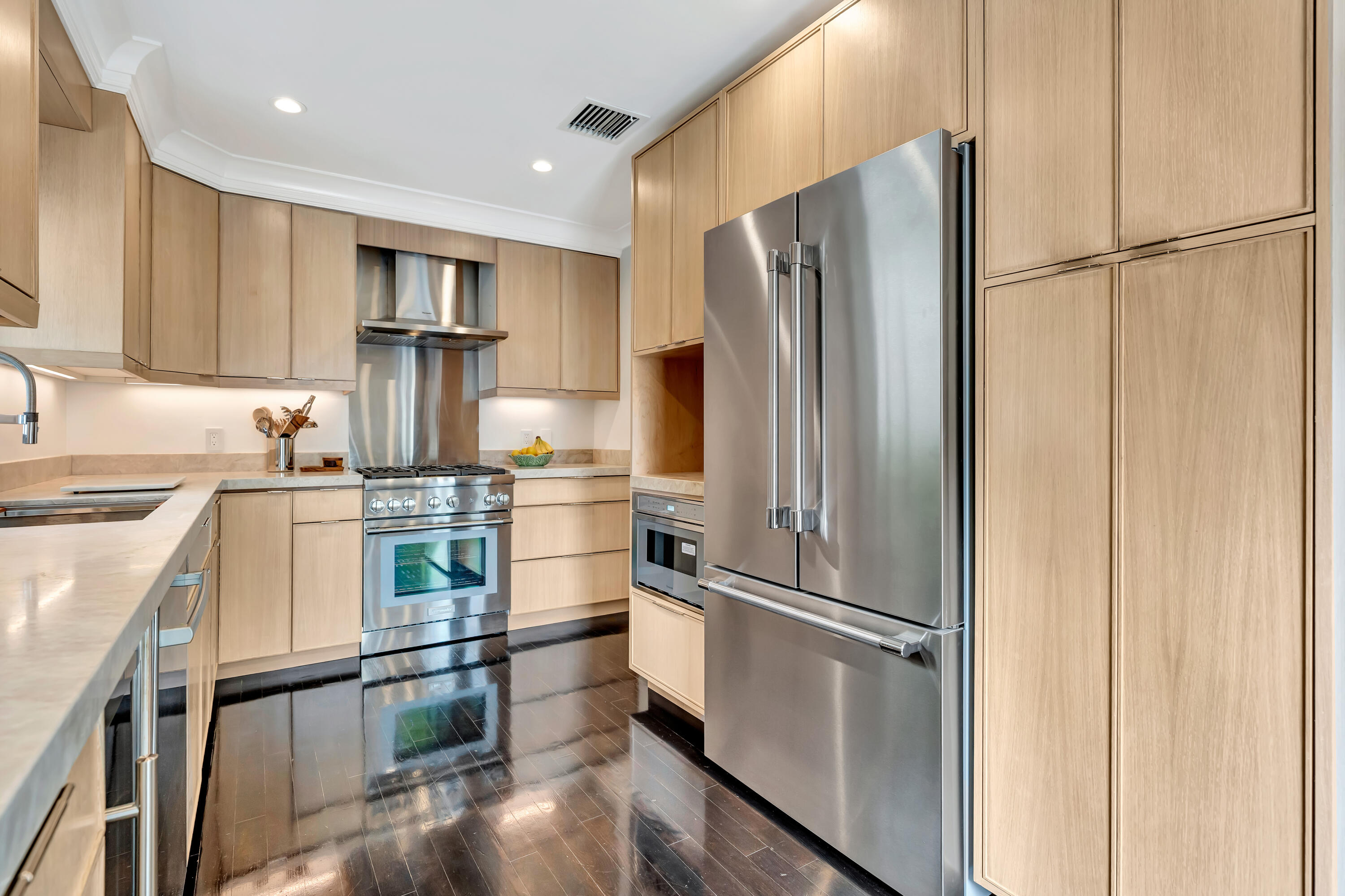 136 WORTH, West Palm Beach FL 33405