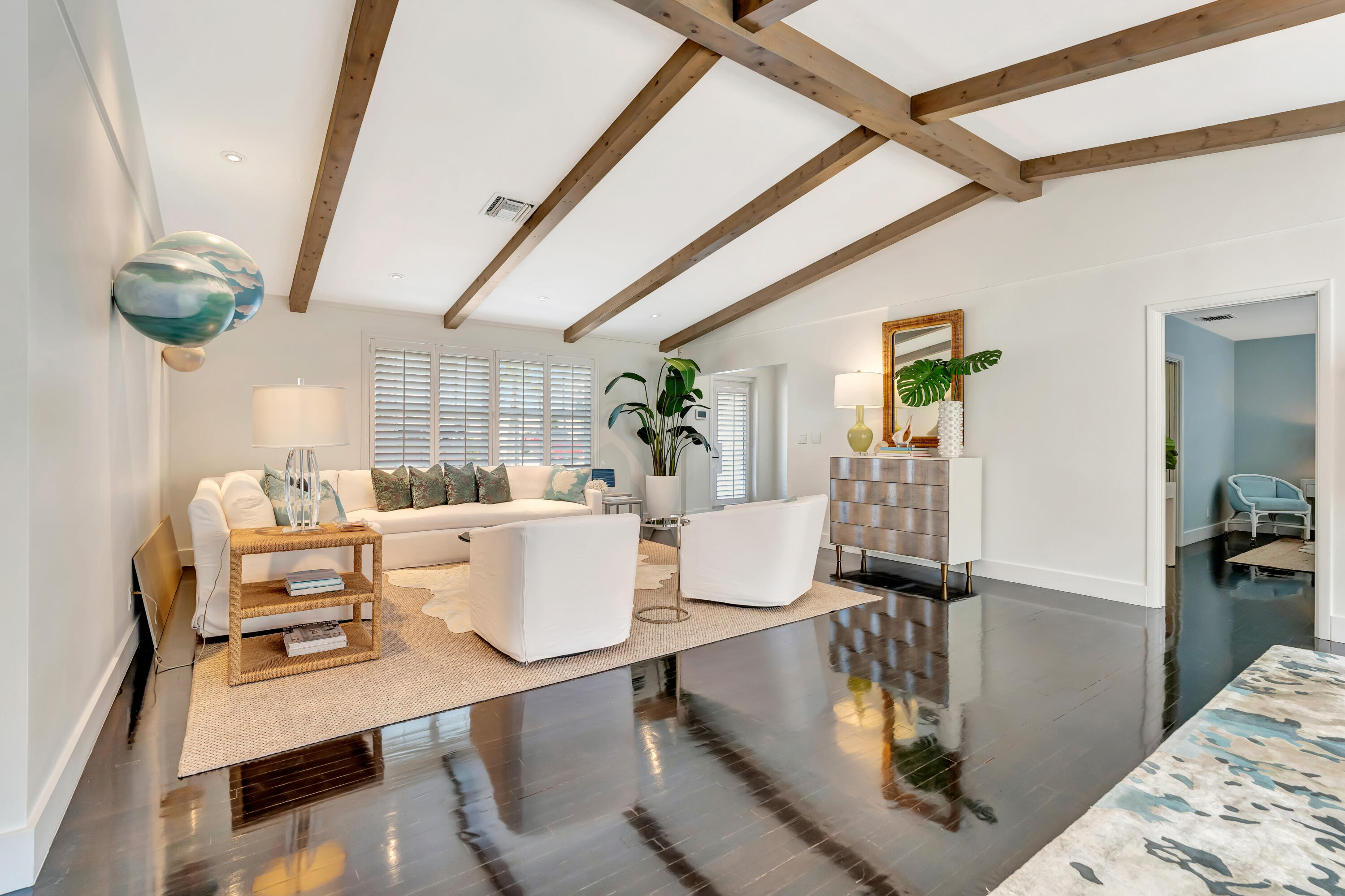 136 WORTH, West Palm Beach FL 33405