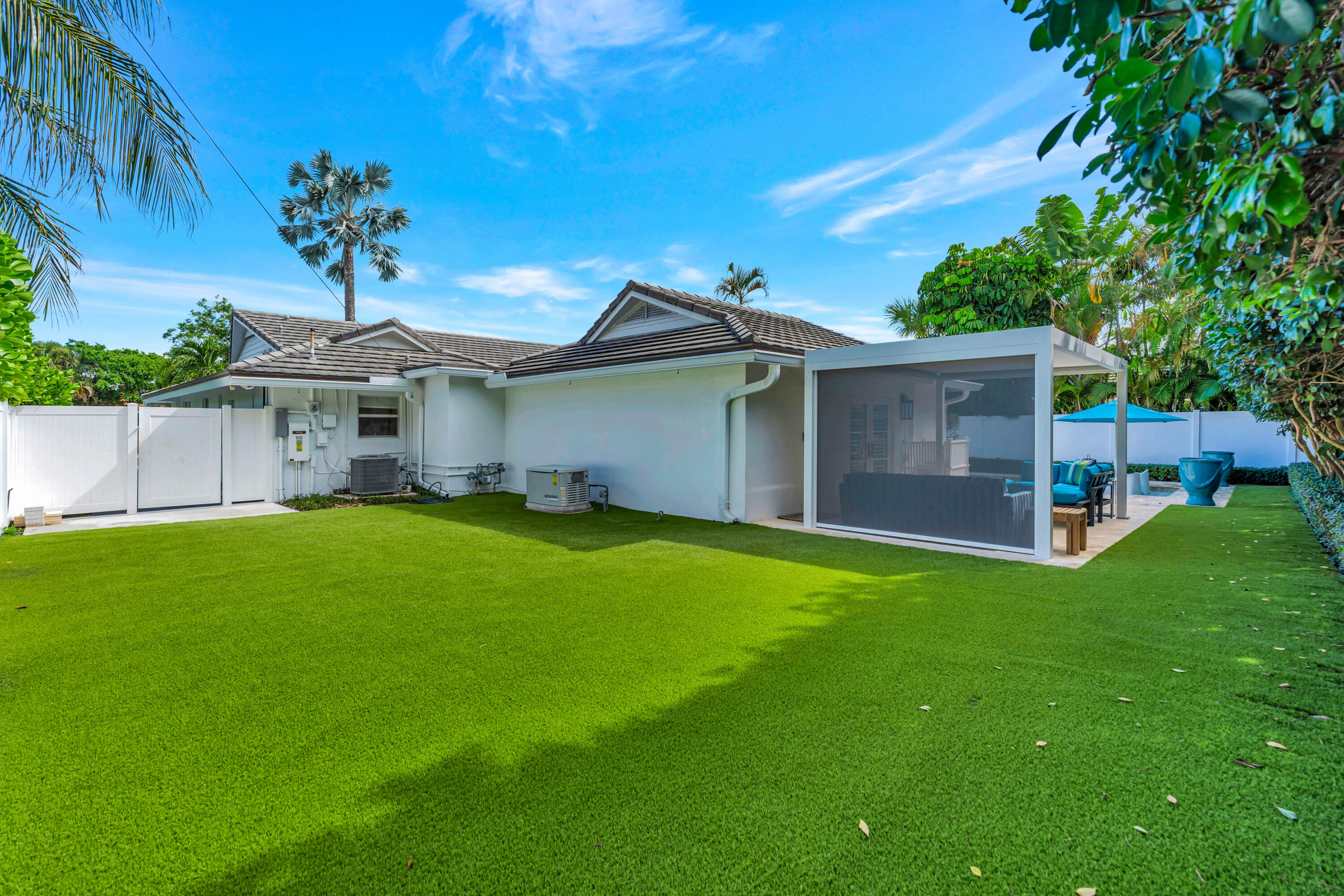 136 WORTH, West Palm Beach FL 33405
