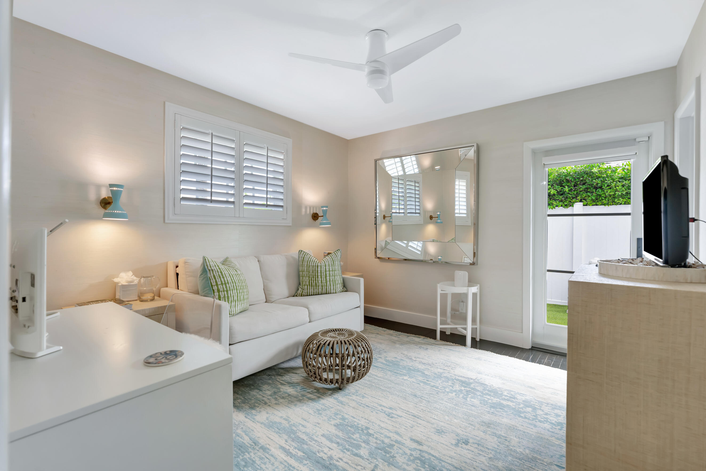 136 WORTH, West Palm Beach FL 33405