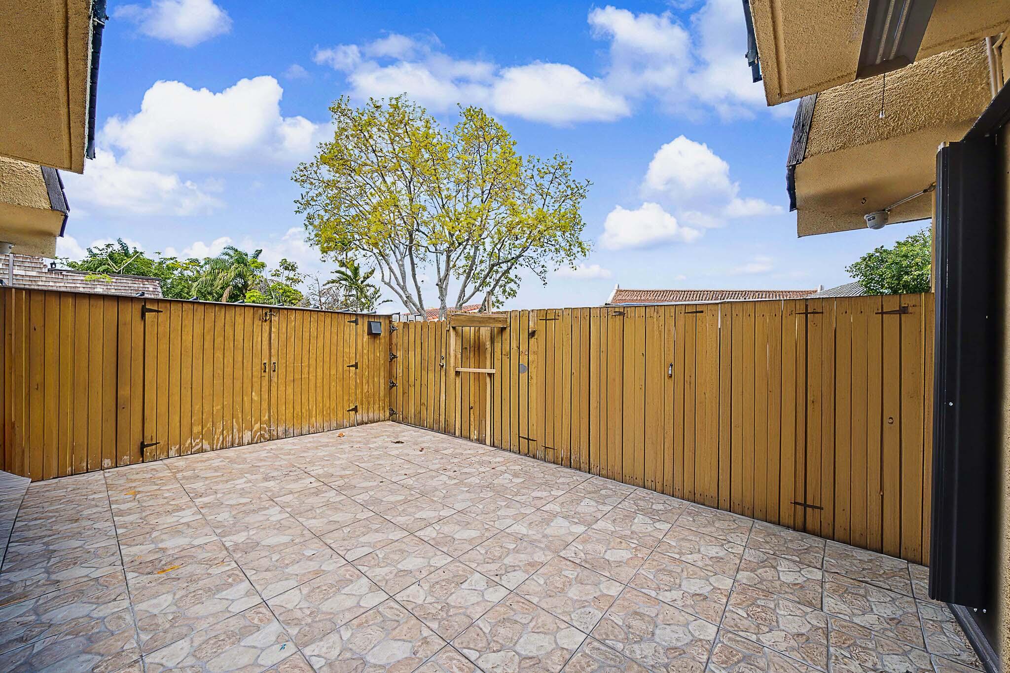 149 Lake Arbor, Palm Springs FL 33461