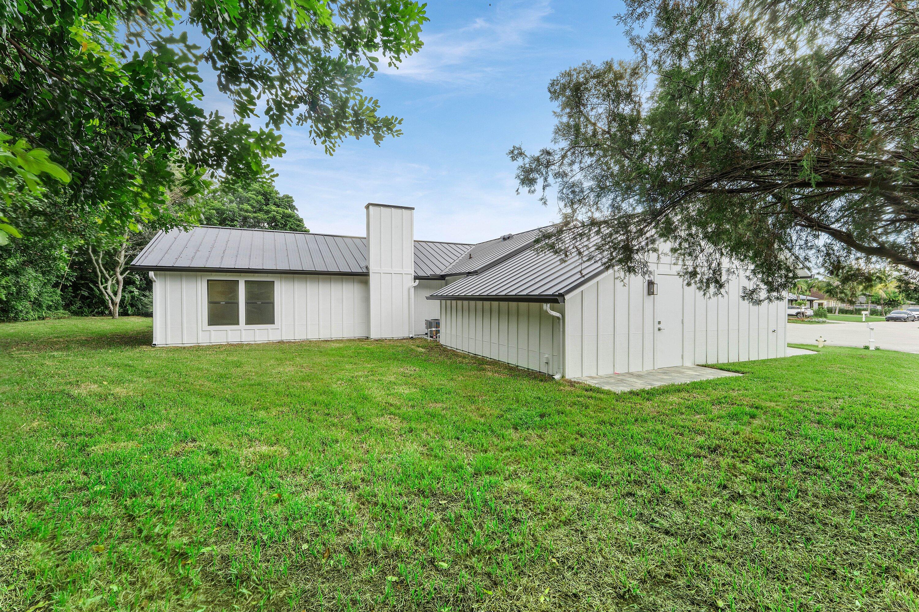24 Russell, Tequesta FL 33469