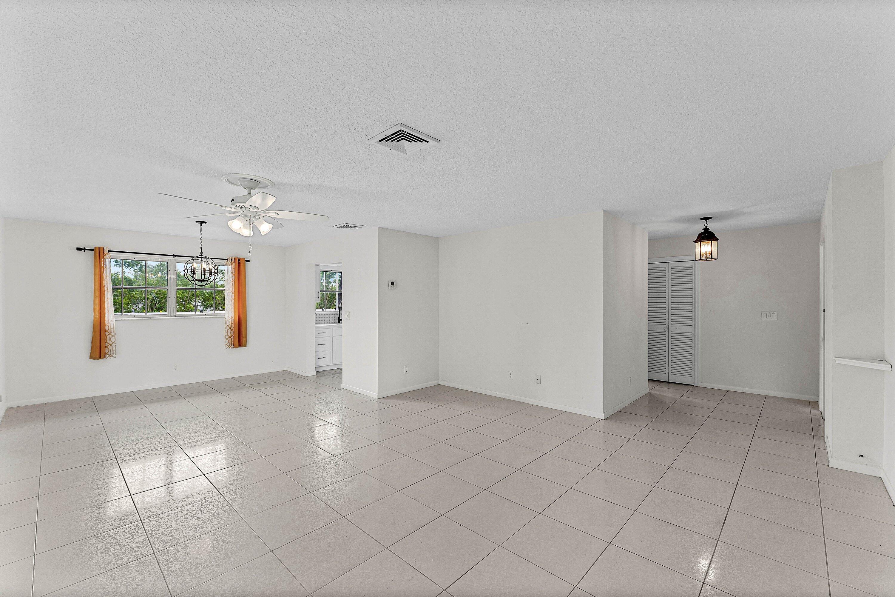 408 PINE TREE #12, Atlantis FL 33462