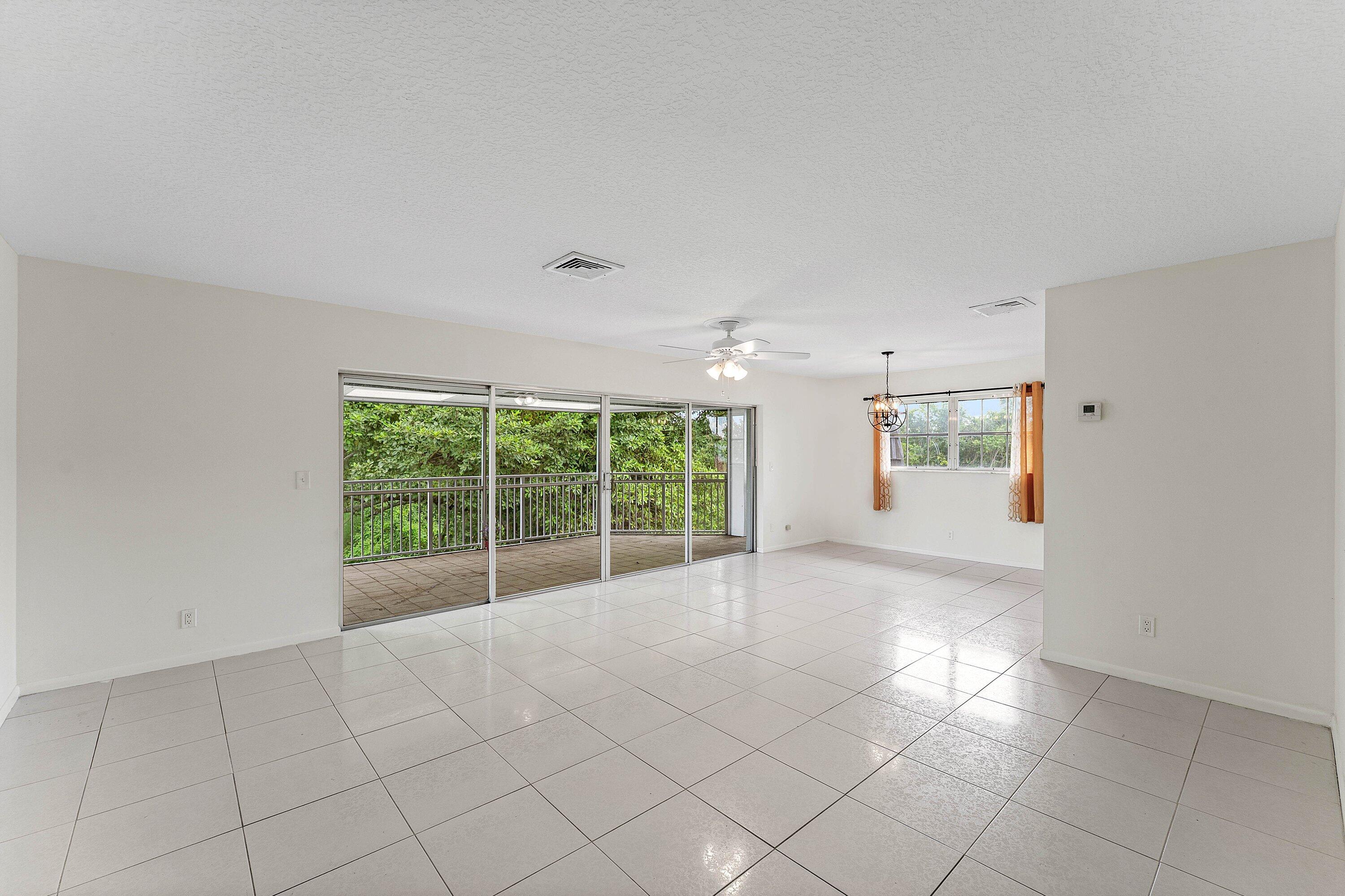 408 PINE TREE #12, Atlantis FL 33462