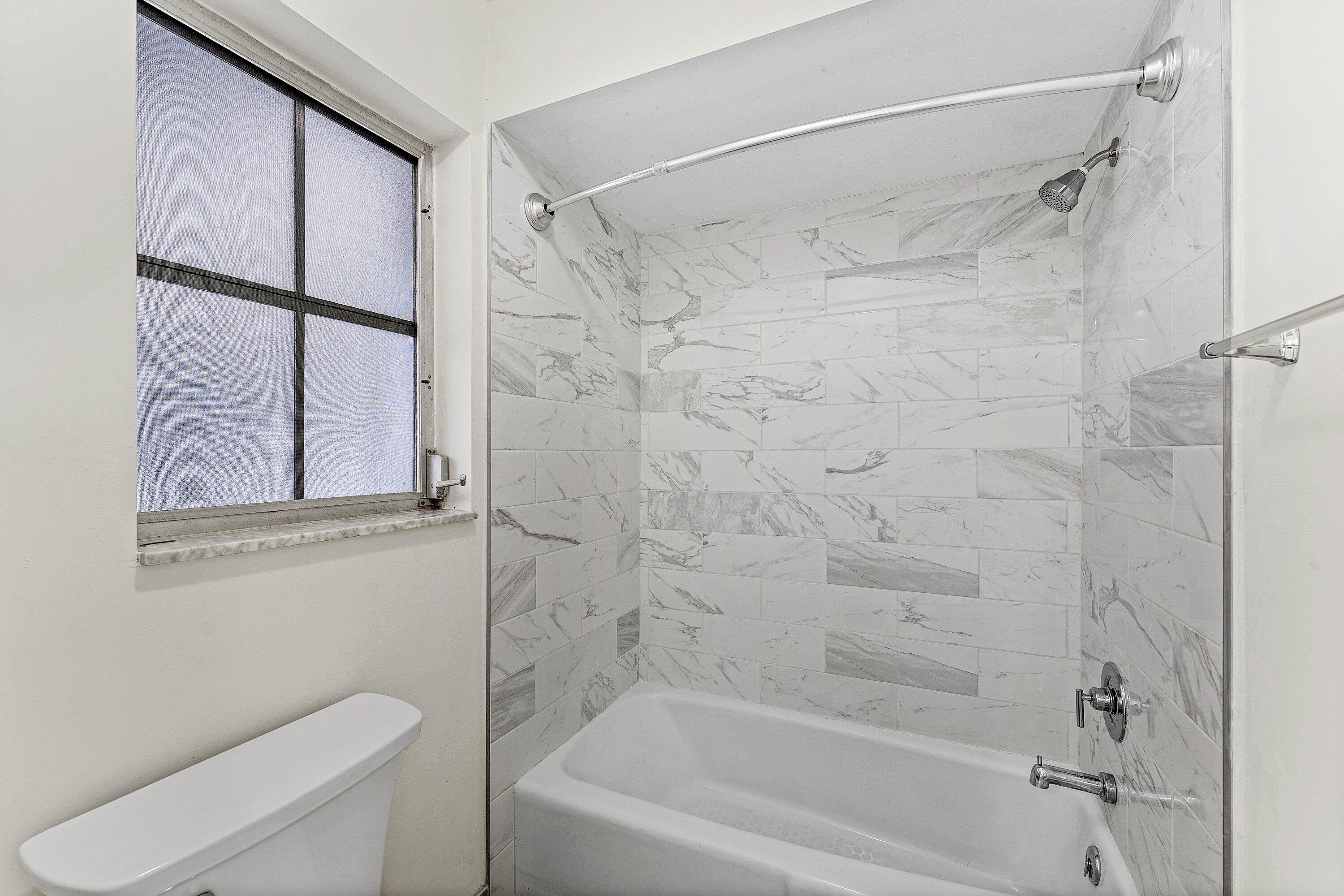 408 PINE TREE #12, Atlantis FL 33462