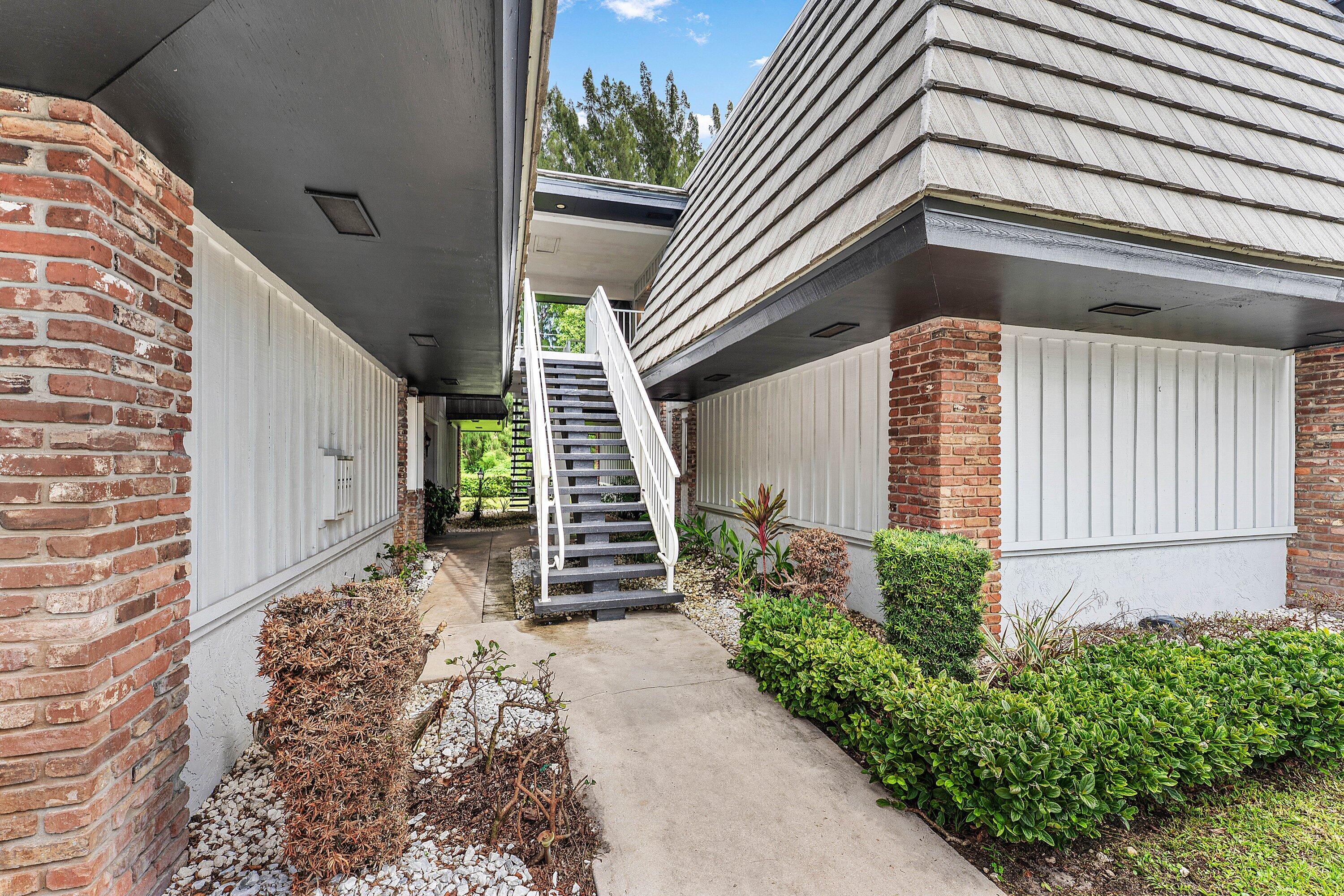 408 PINE TREE #12, Atlantis FL 33462