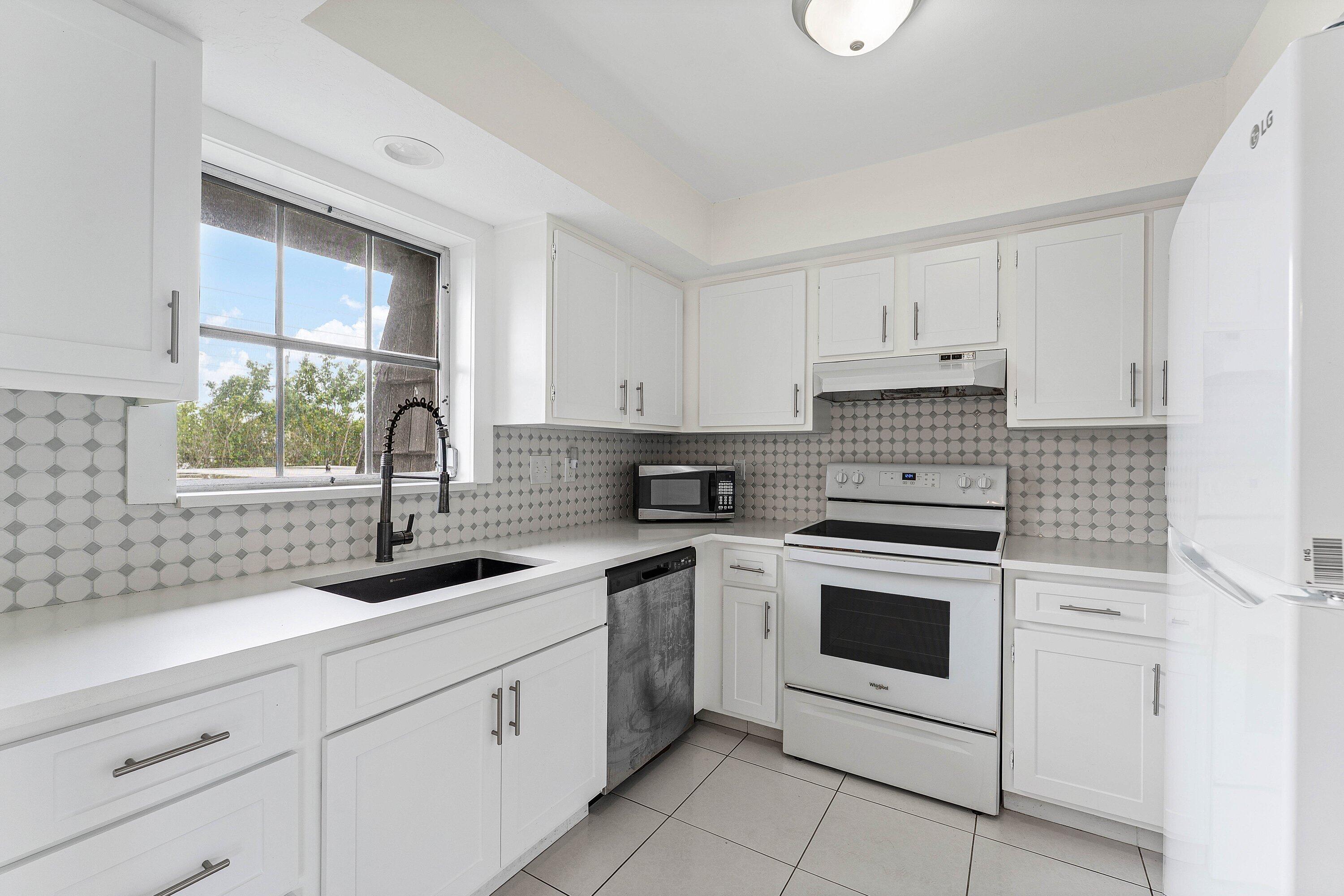 408 PINE TREE #12, Atlantis FL 33462