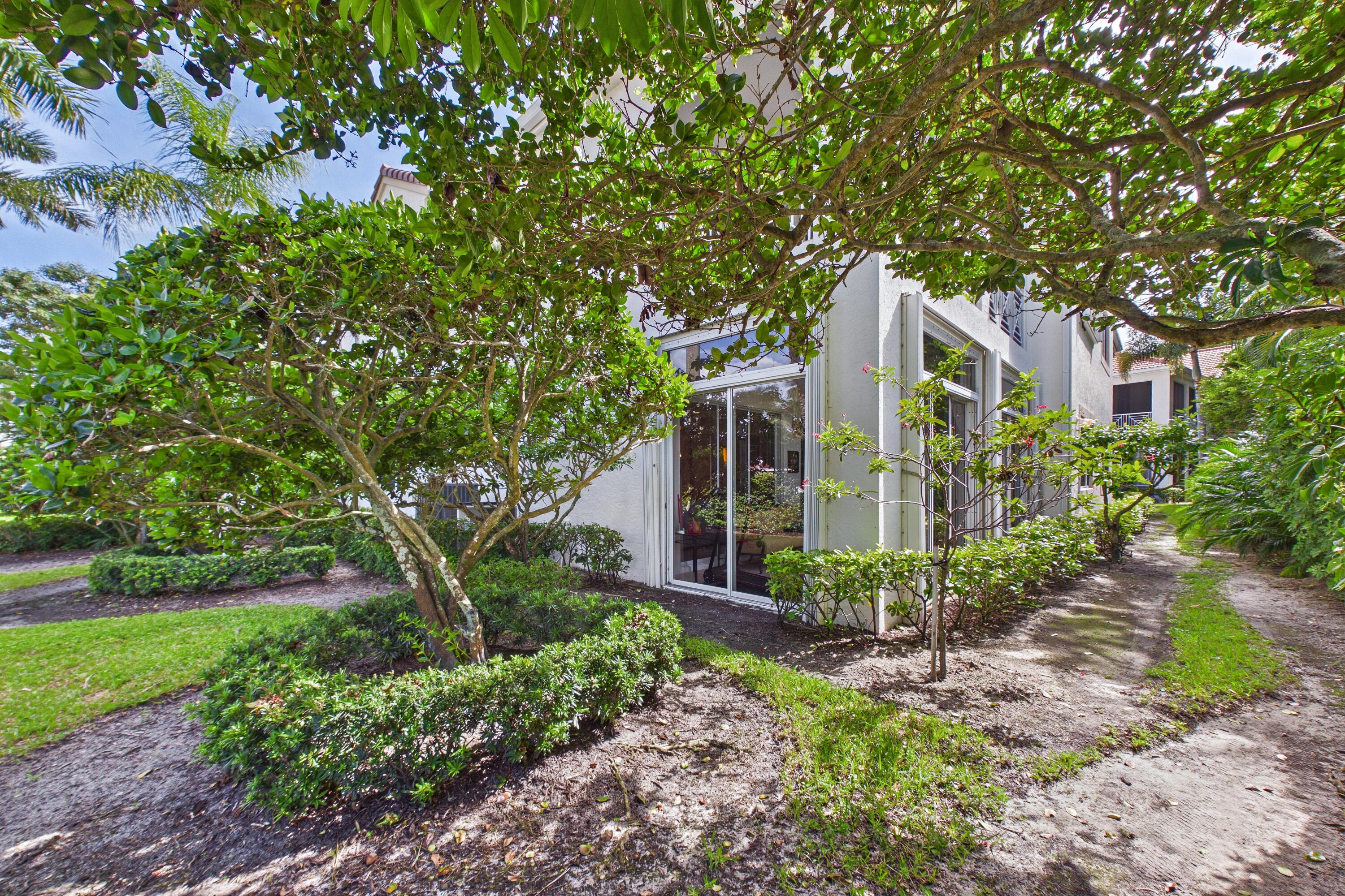 101 Palm Bay #B, Palm Beach Gardens FL 33418