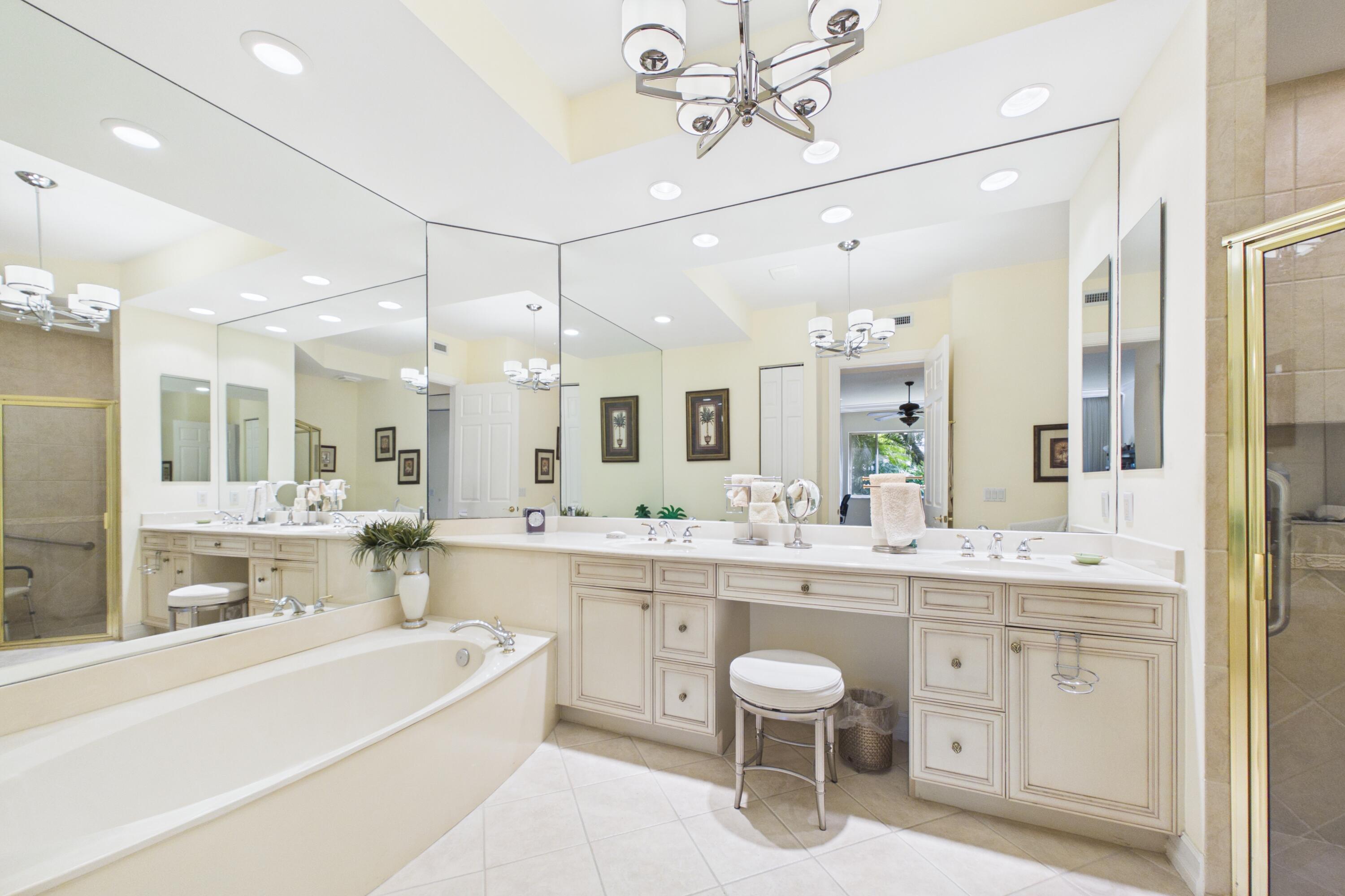 101 Palm Bay #B, Palm Beach Gardens FL 33418