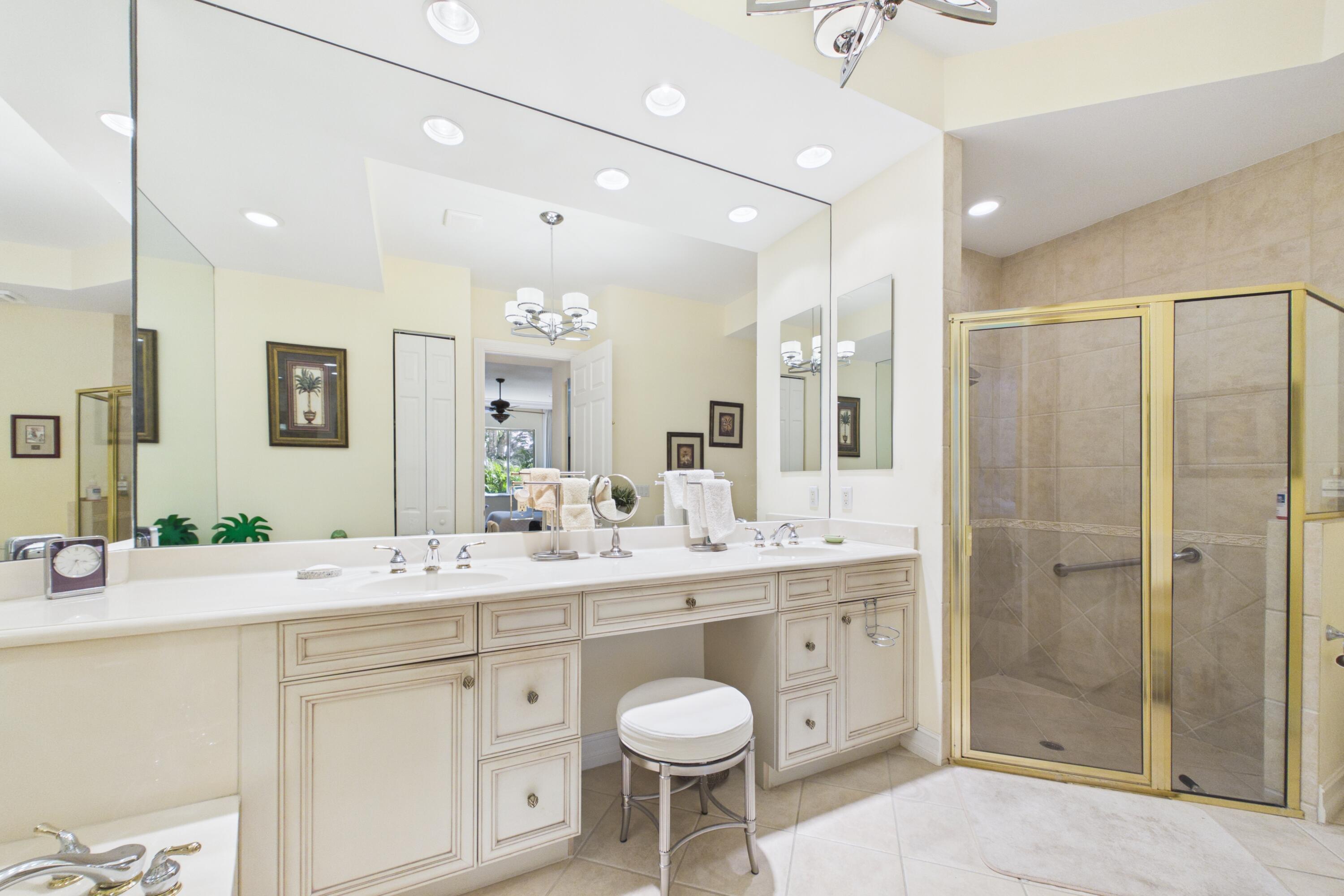 101 Palm Bay #B, Palm Beach Gardens FL 33418