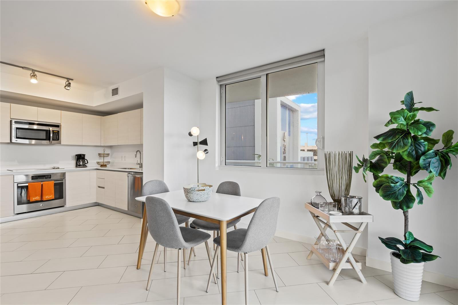 4250 Biscayne #402, Miami FL 33137