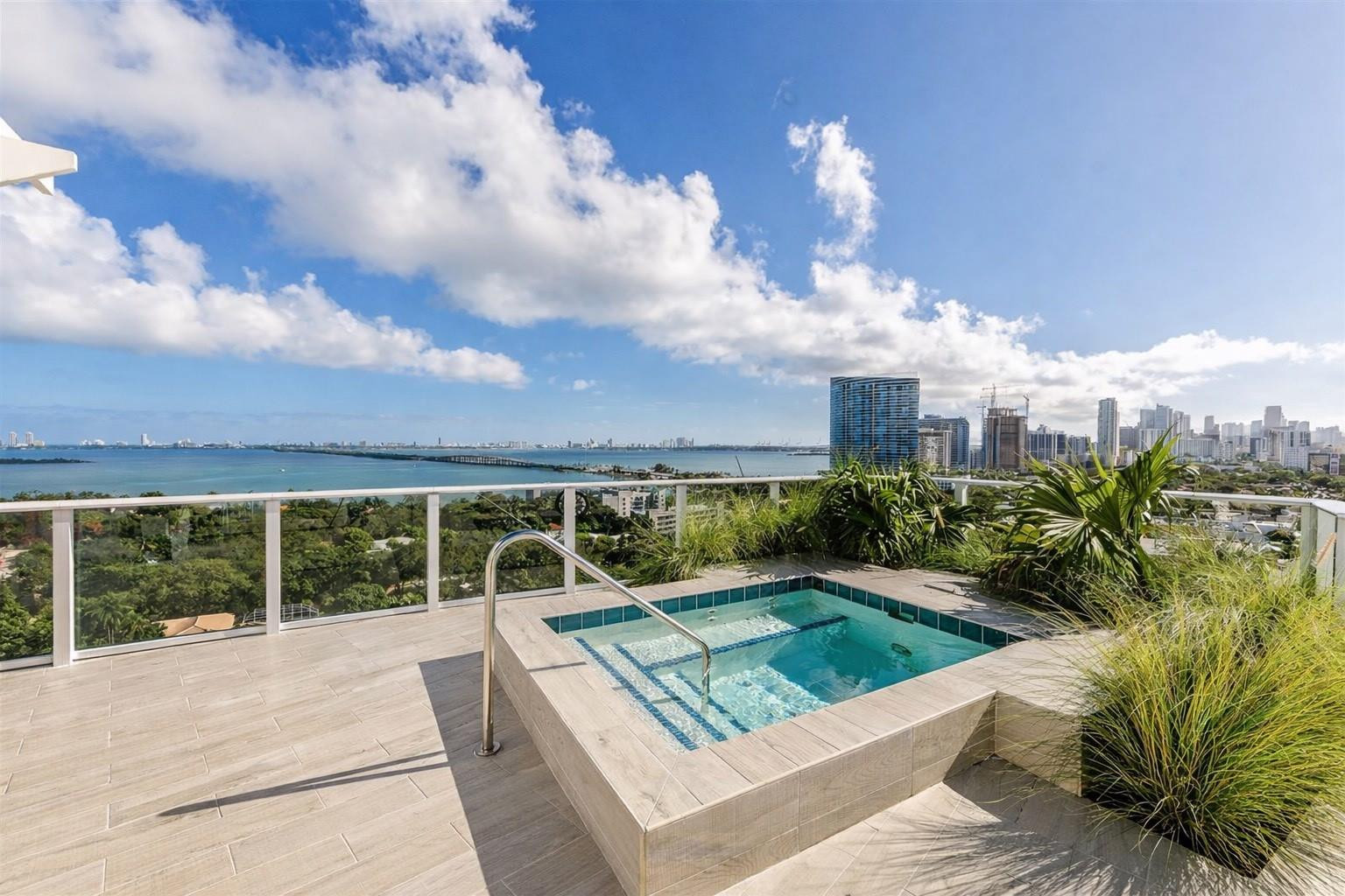 4250 Biscayne #402, Miami FL 33137