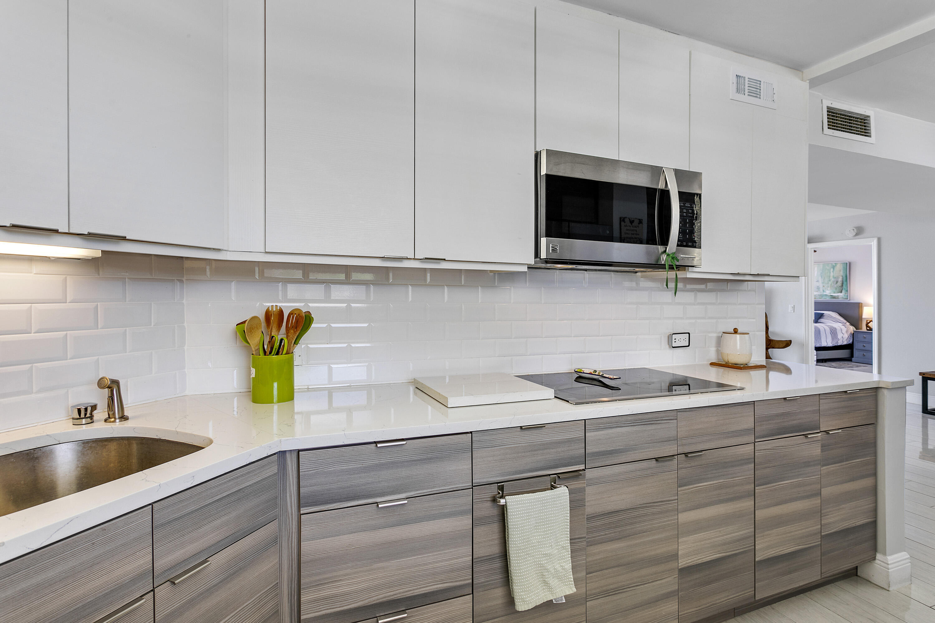 132 LAKESHORE #220, North Palm Beach FL 33408