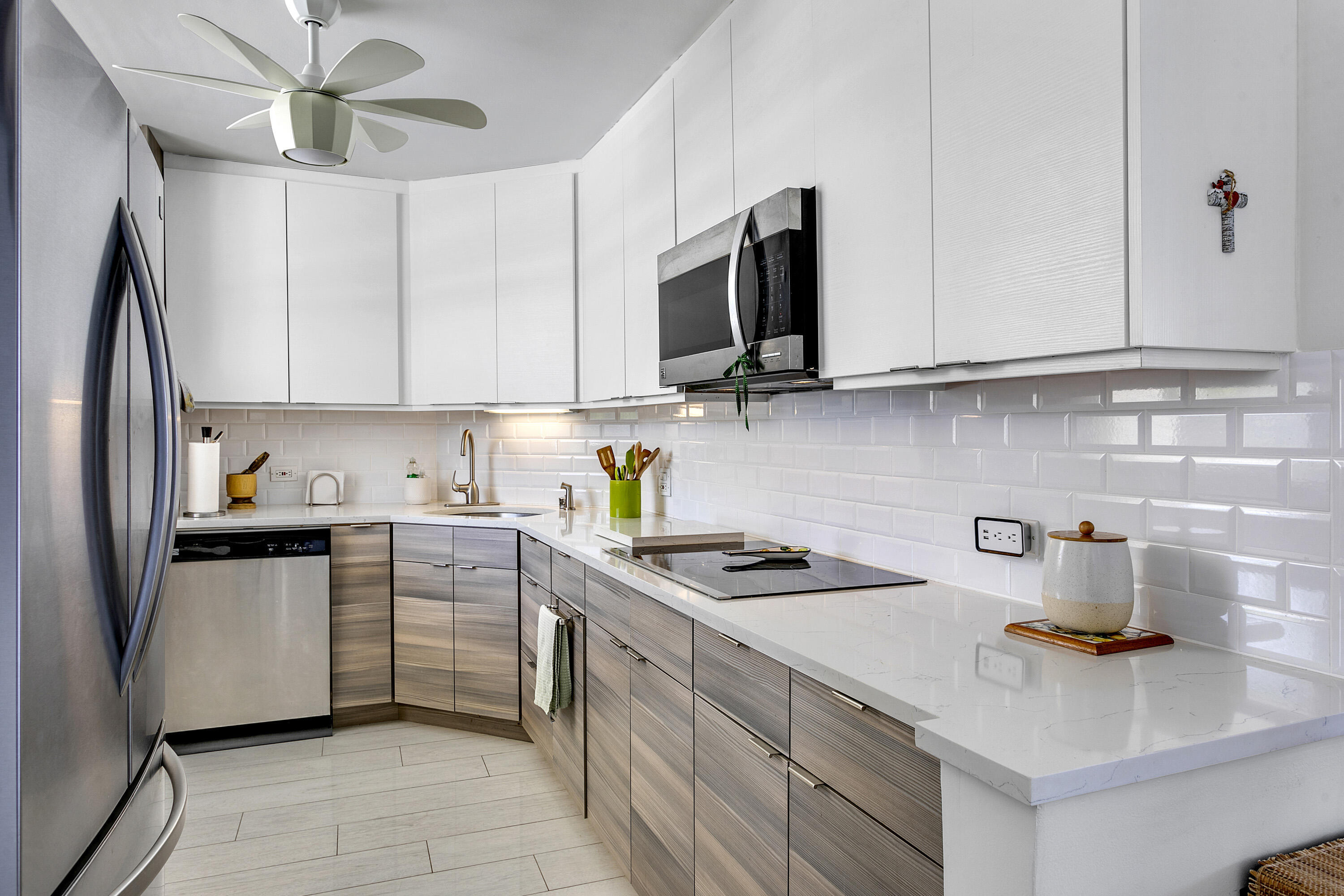 132 LAKESHORE #220, North Palm Beach FL 33408