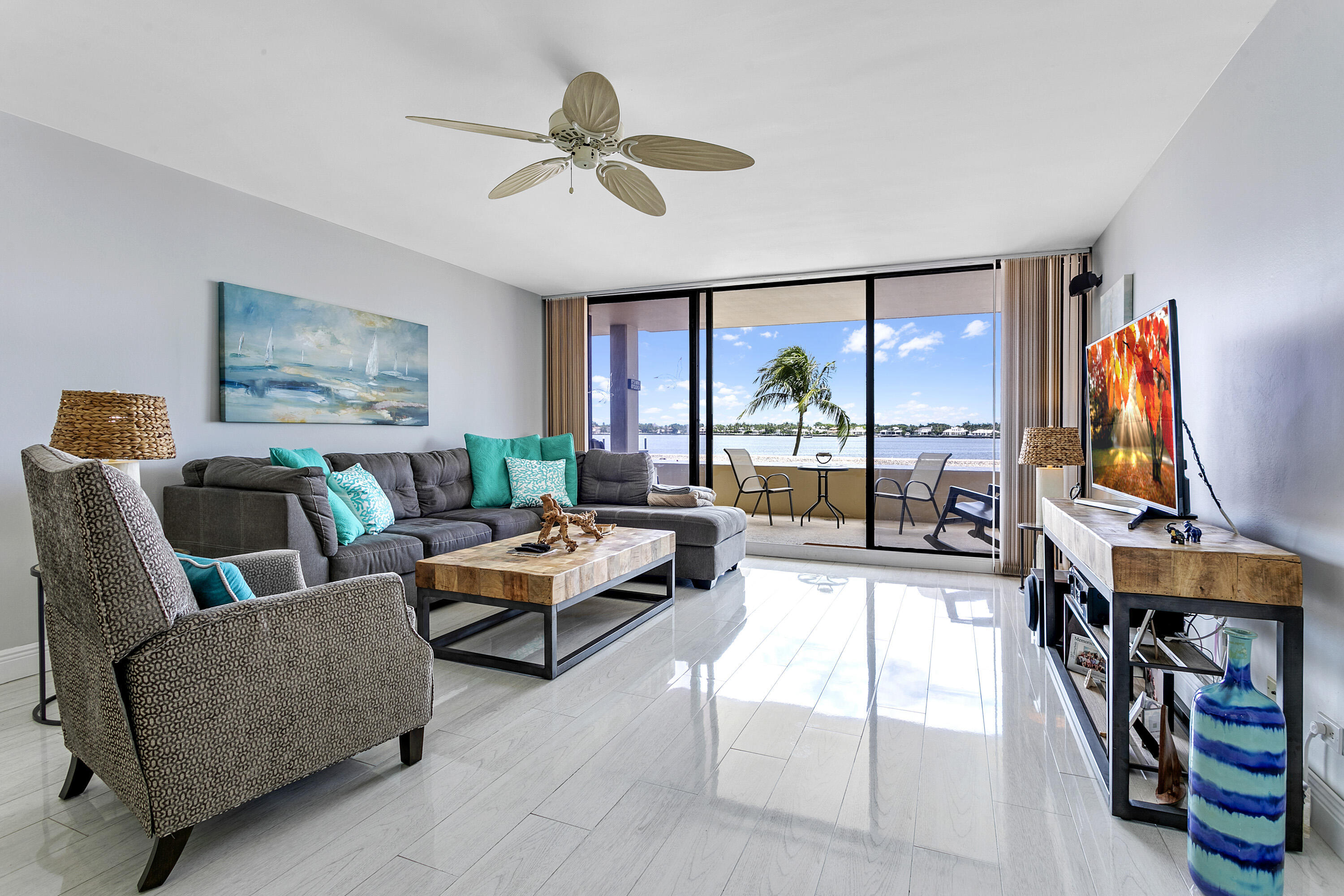 132 LAKESHORE #220, North Palm Beach FL 33408