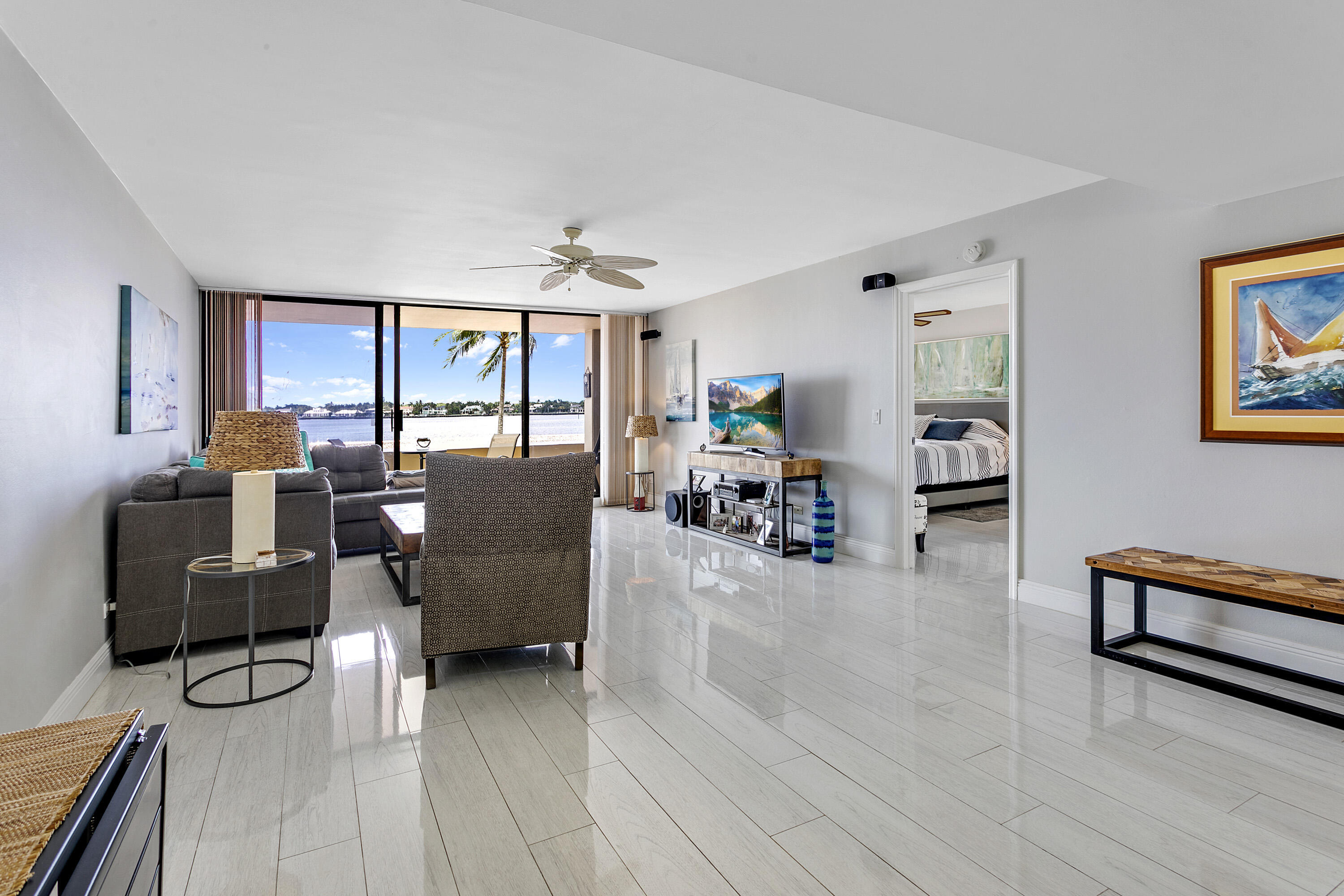 132 LAKESHORE #220, North Palm Beach FL 33408