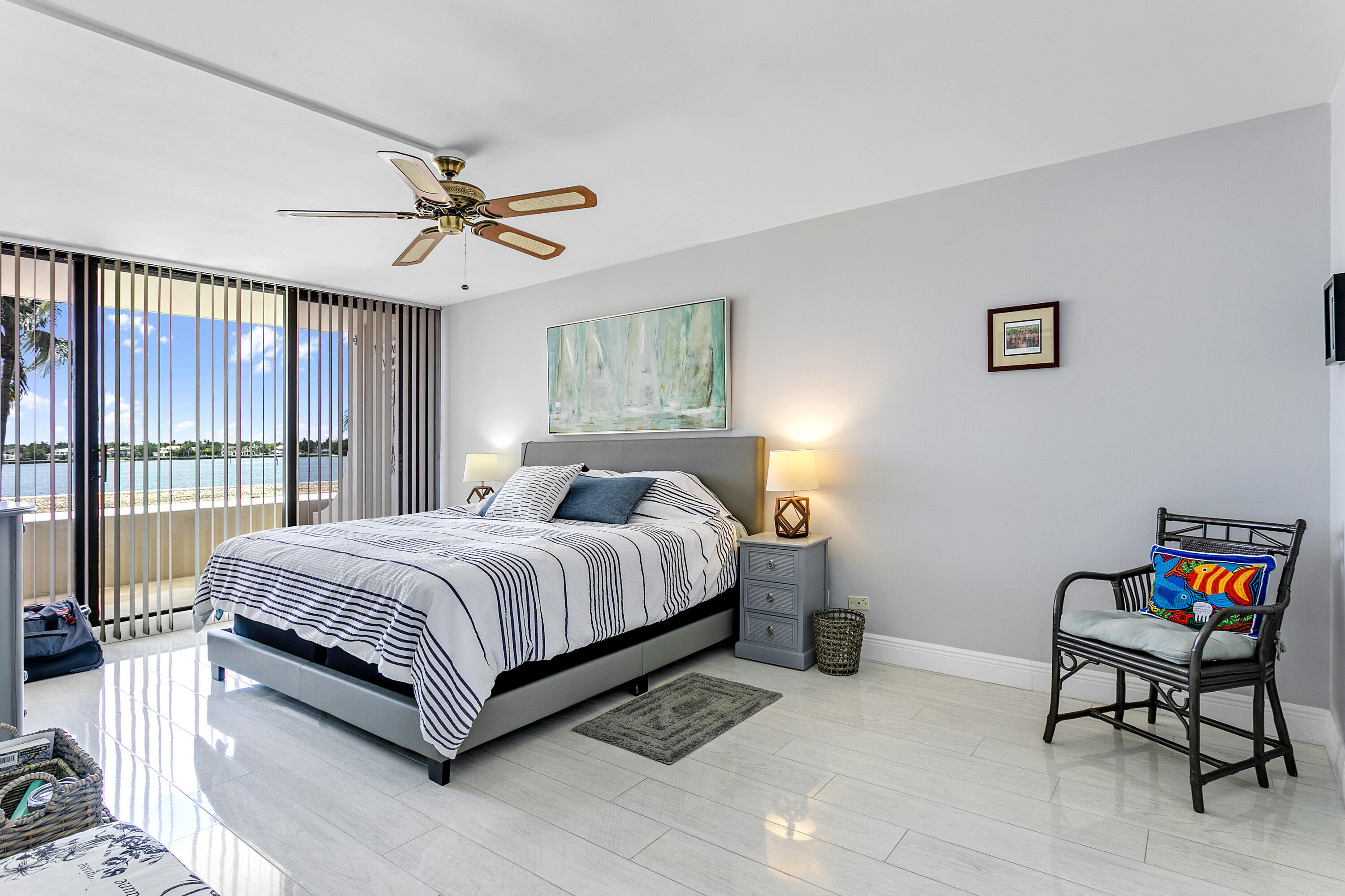132 LAKESHORE #220, North Palm Beach FL 33408