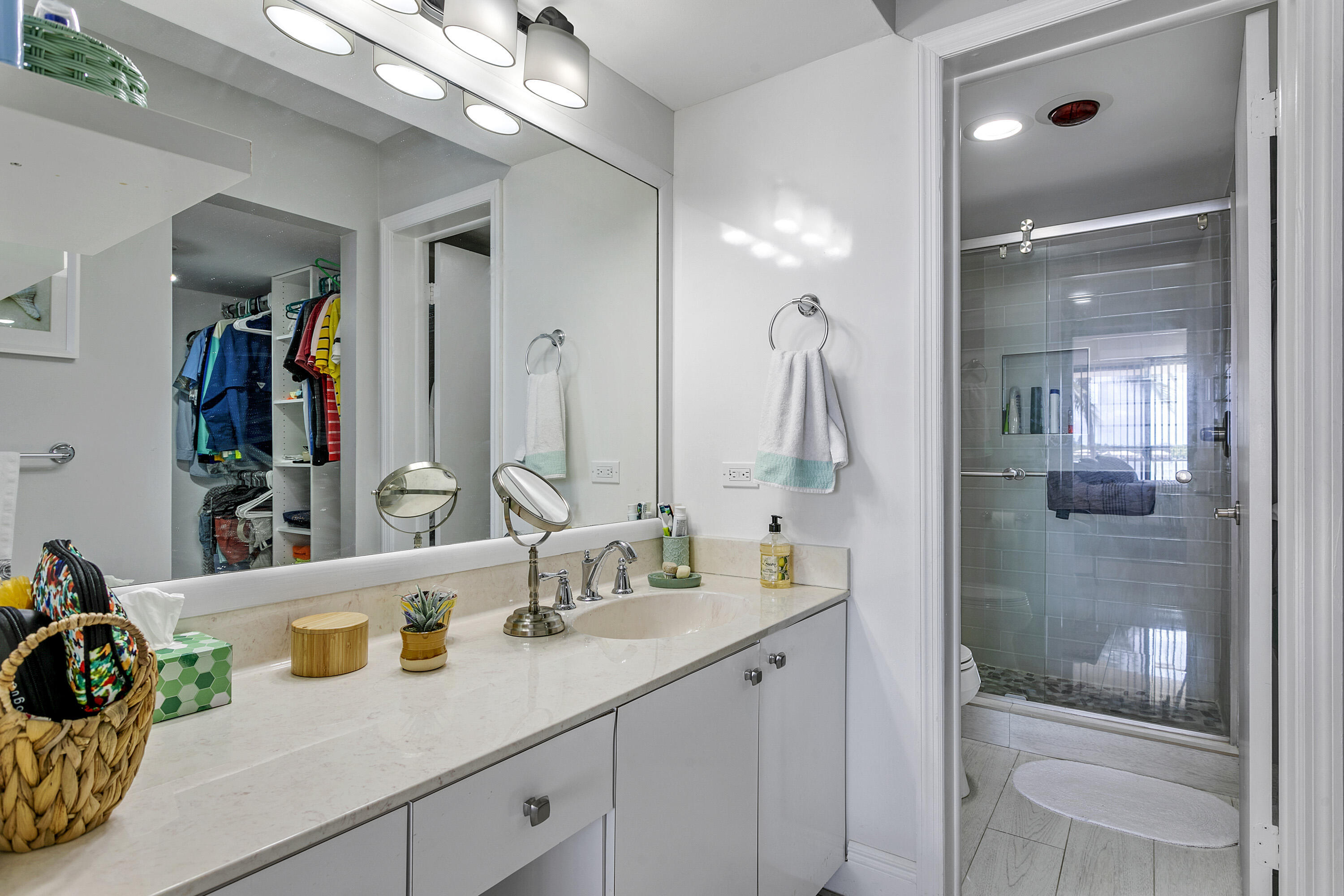 132 LAKESHORE #220, North Palm Beach FL 33408