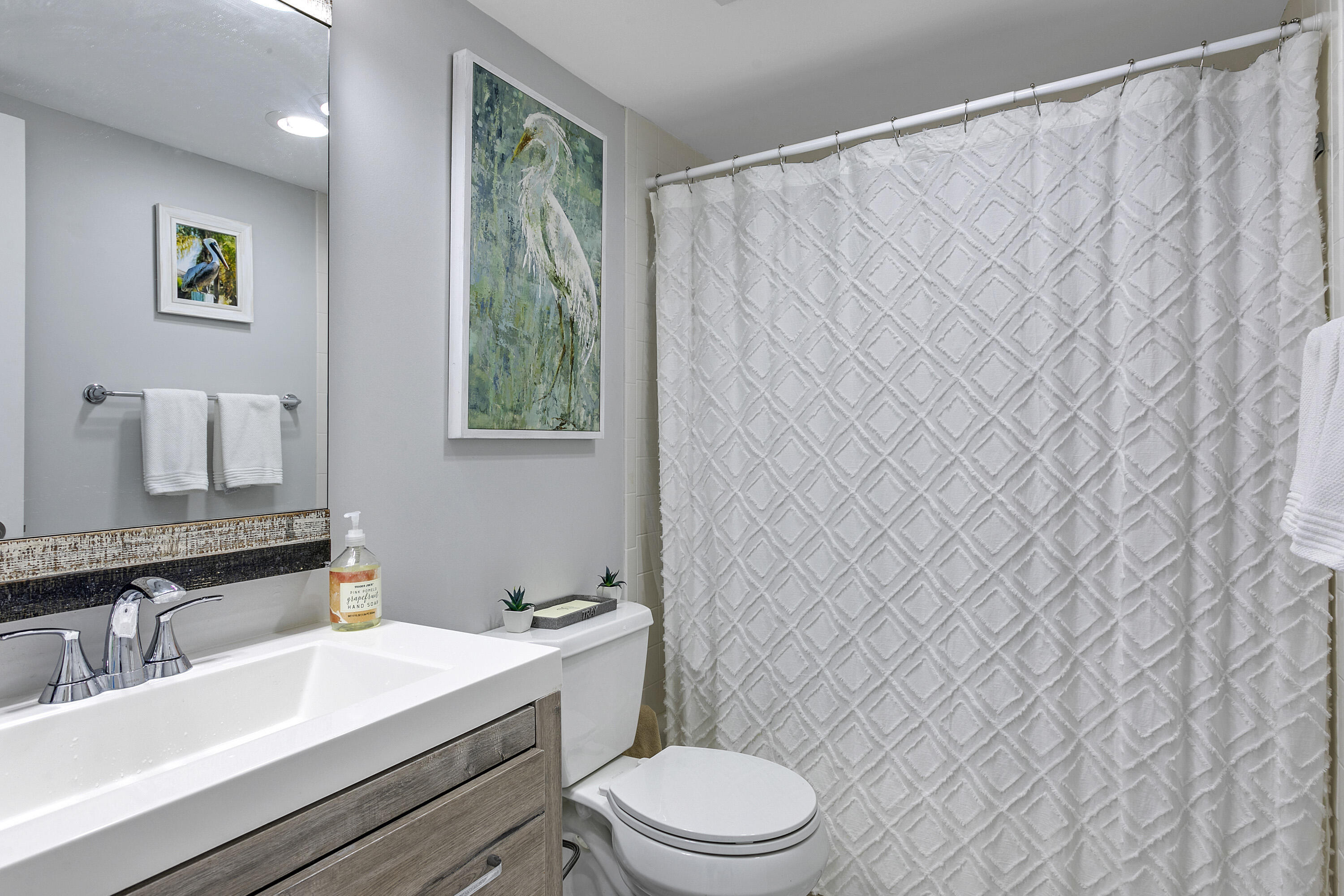 132 LAKESHORE #220, North Palm Beach FL 33408