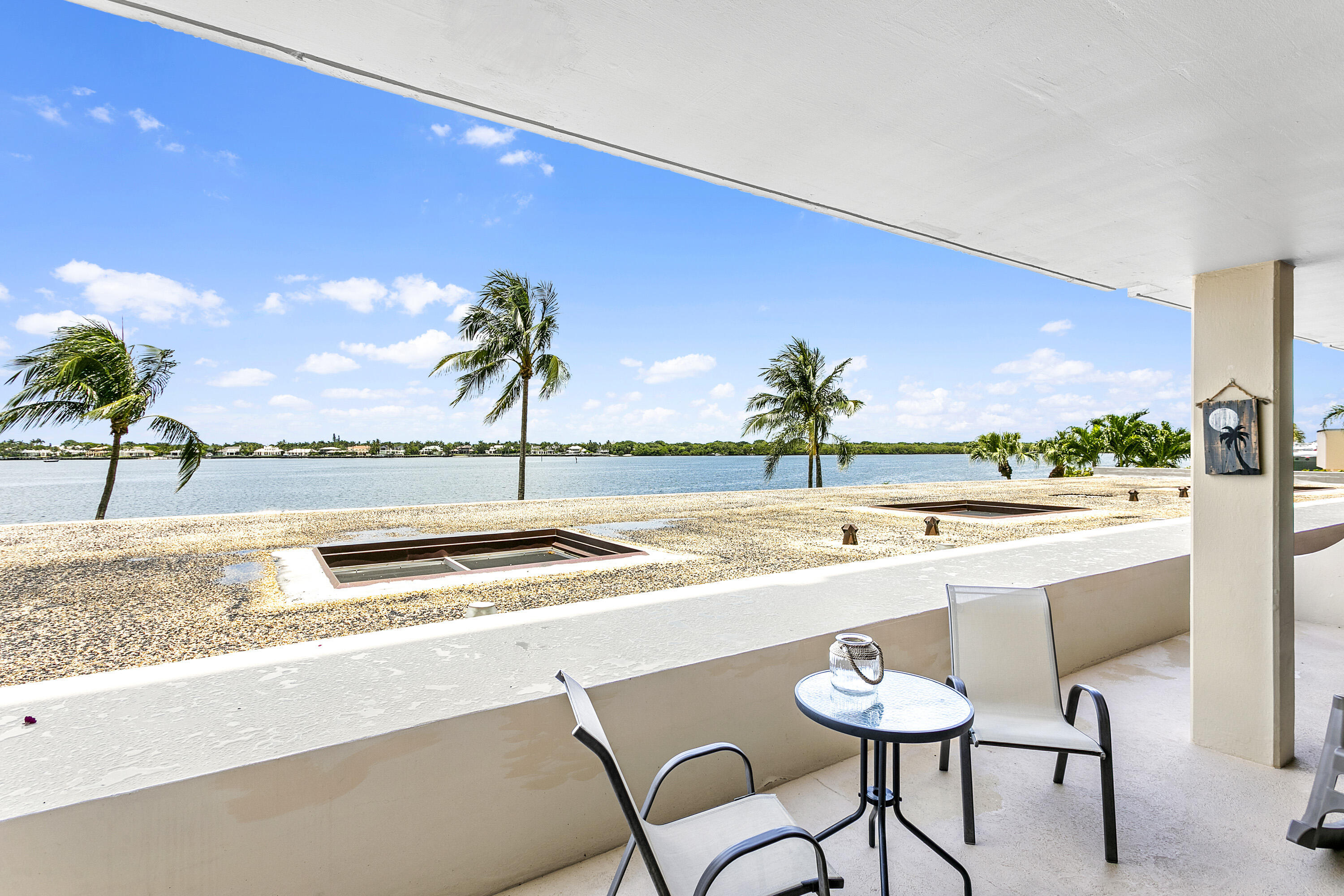132 LAKESHORE #220, North Palm Beach FL 33408