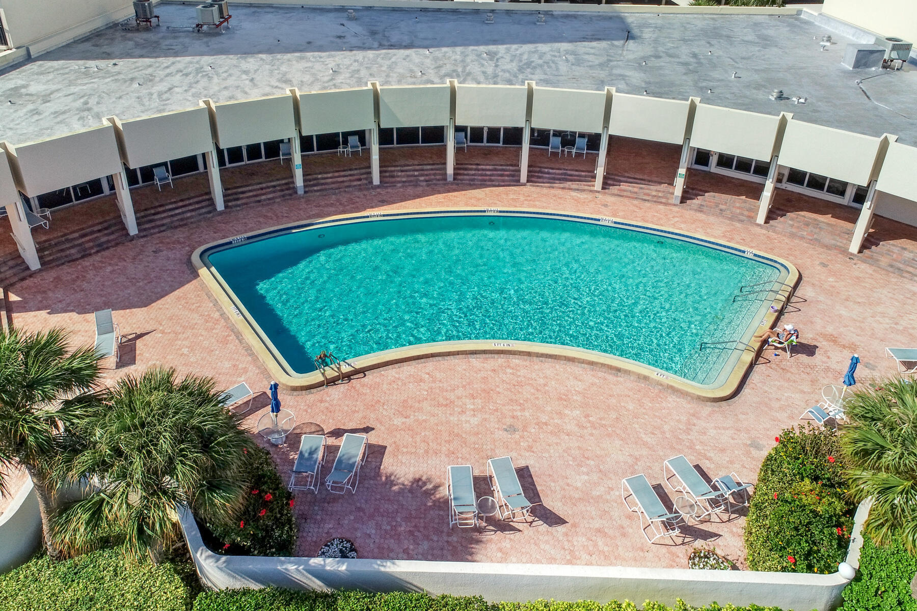 132 LAKESHORE #220, North Palm Beach FL 33408