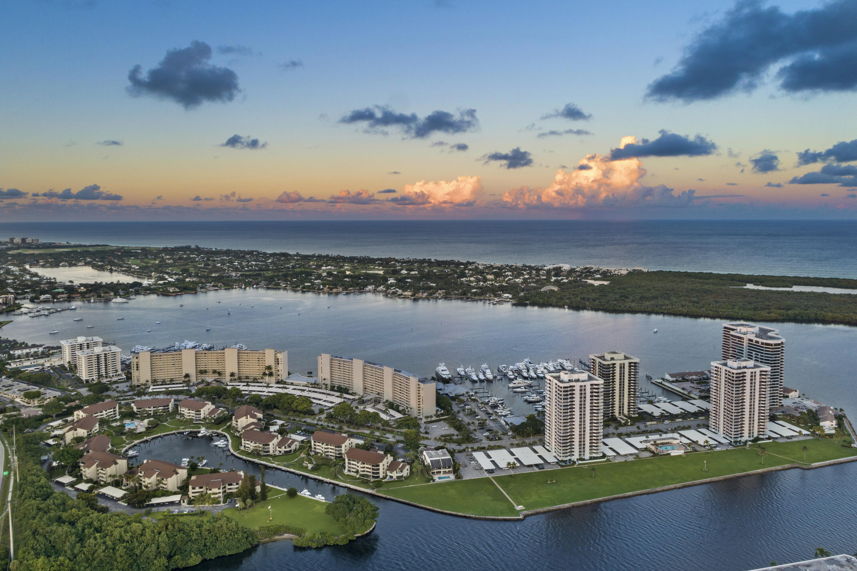 132 LAKESHORE #220, North Palm Beach FL 33408
