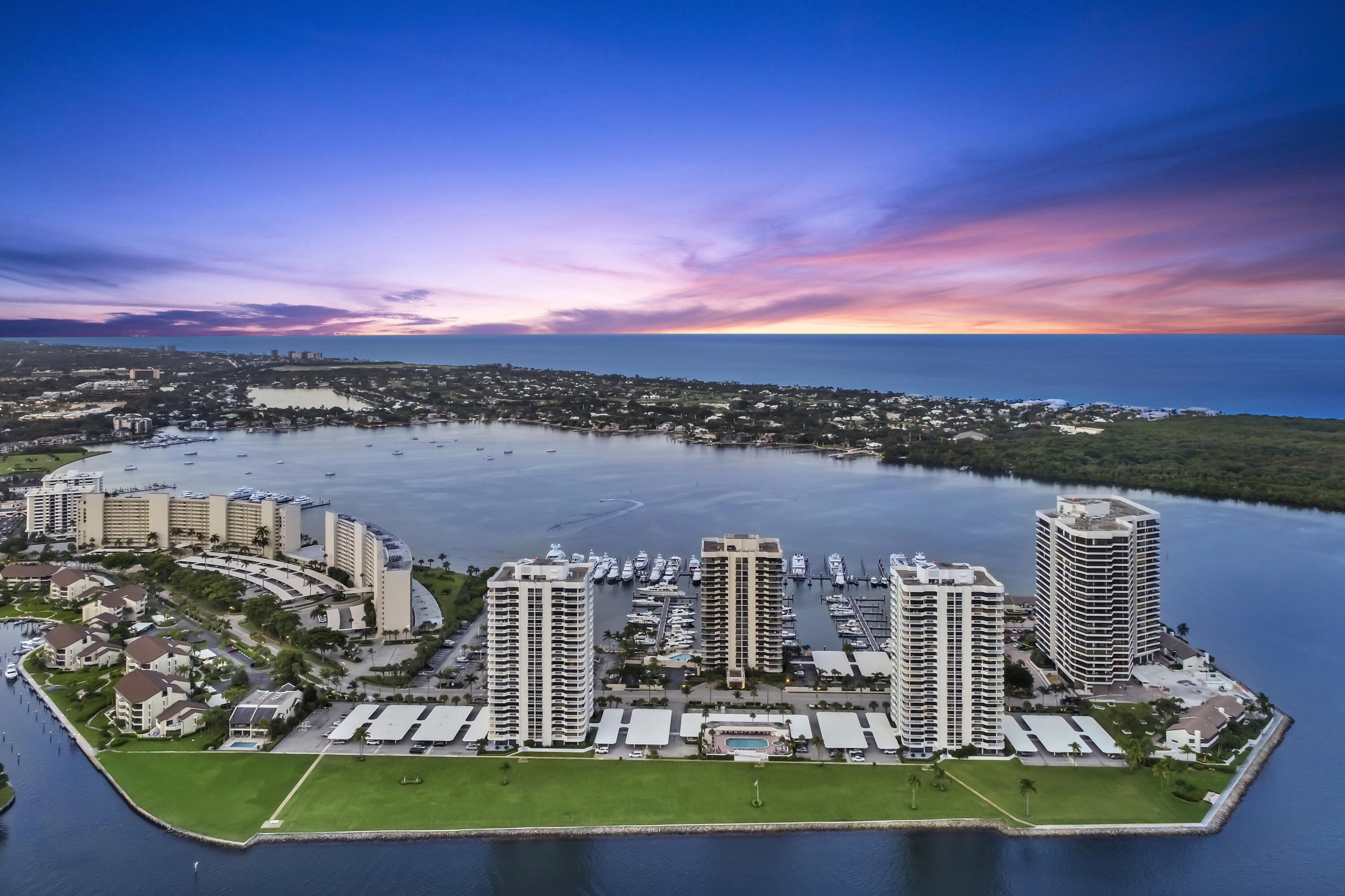 132 LAKESHORE #220, North Palm Beach FL 33408