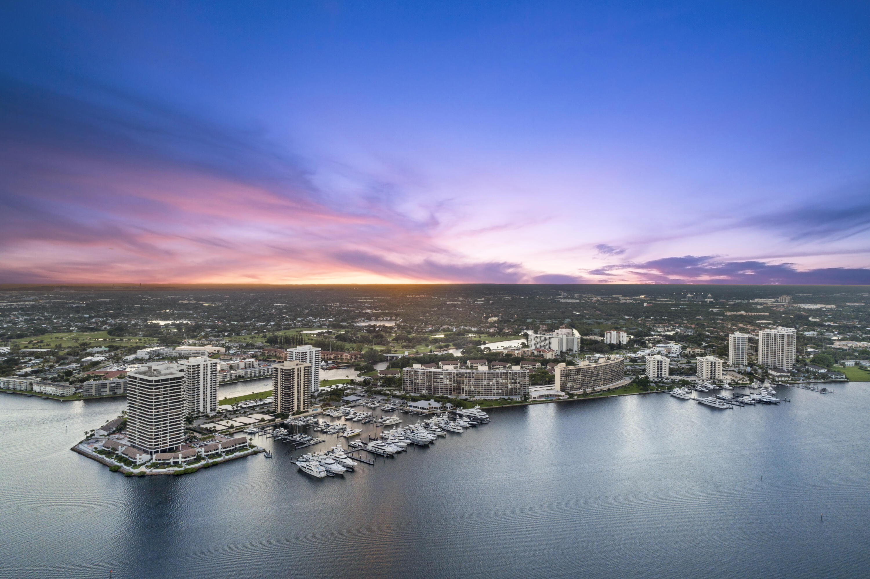 132 LAKESHORE #220, North Palm Beach FL 33408
