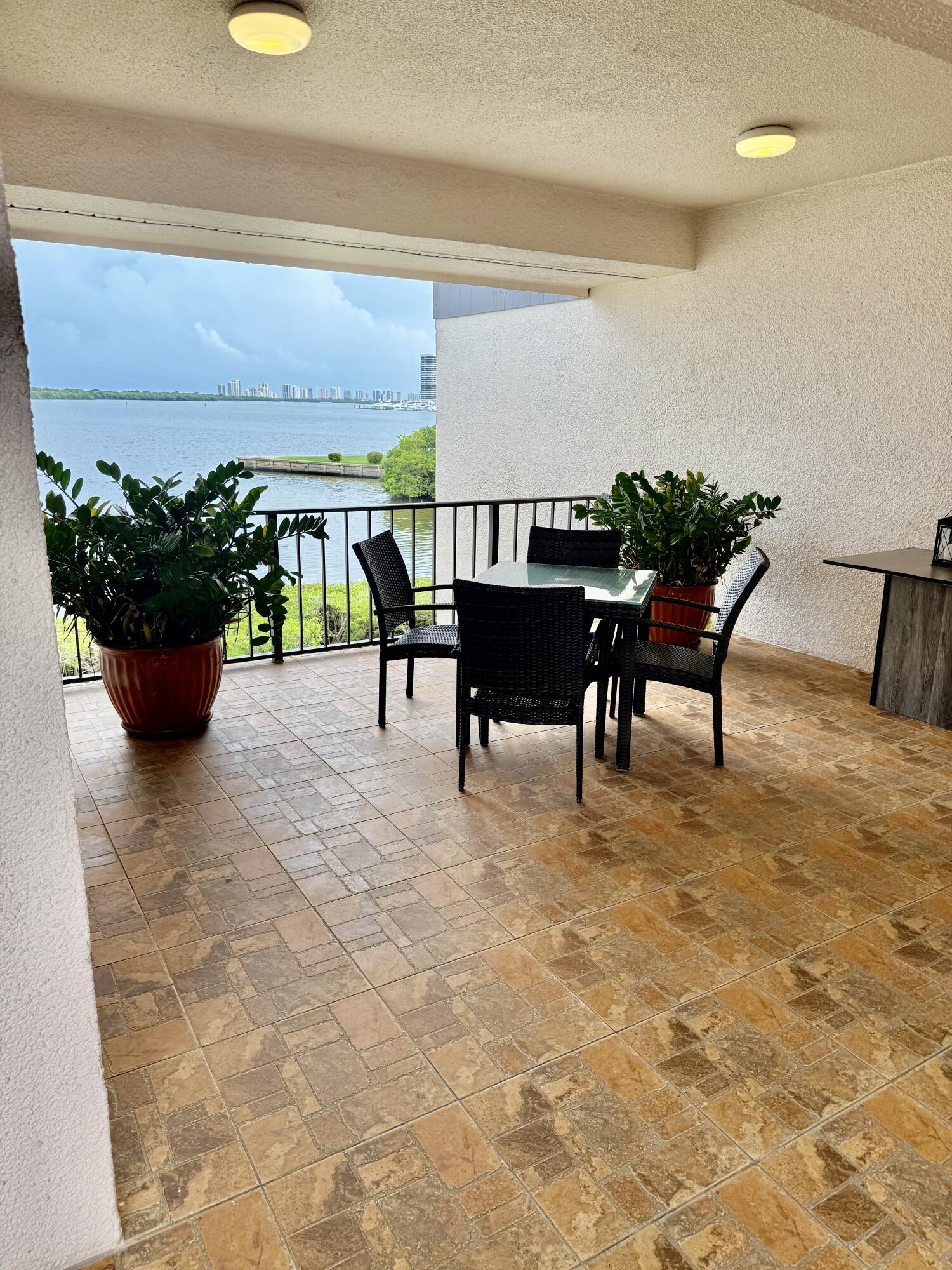 1640 Twelve Oaks #305, North Palm Beach FL 33408