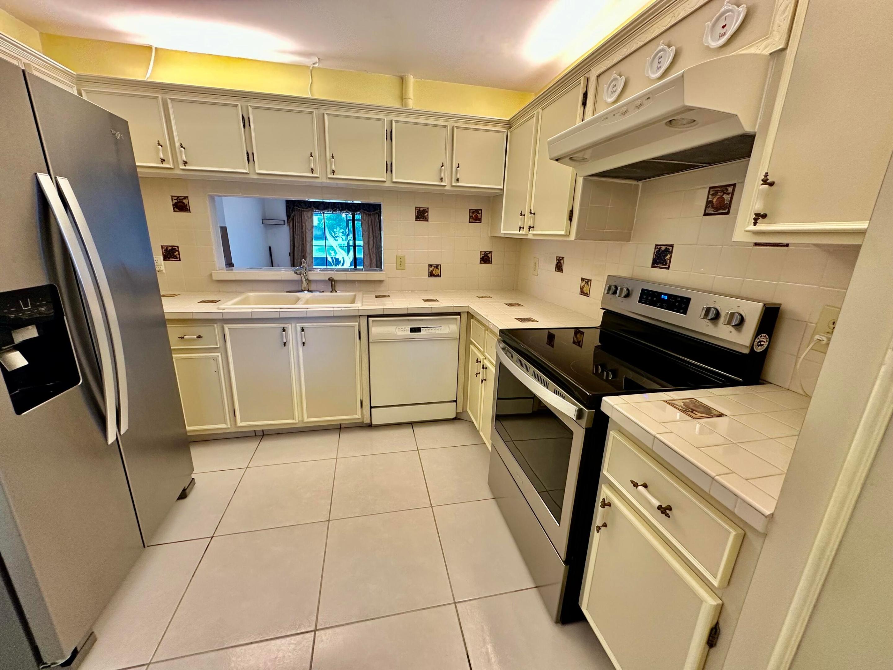 305 Lakeside, Sunrise FL 33326