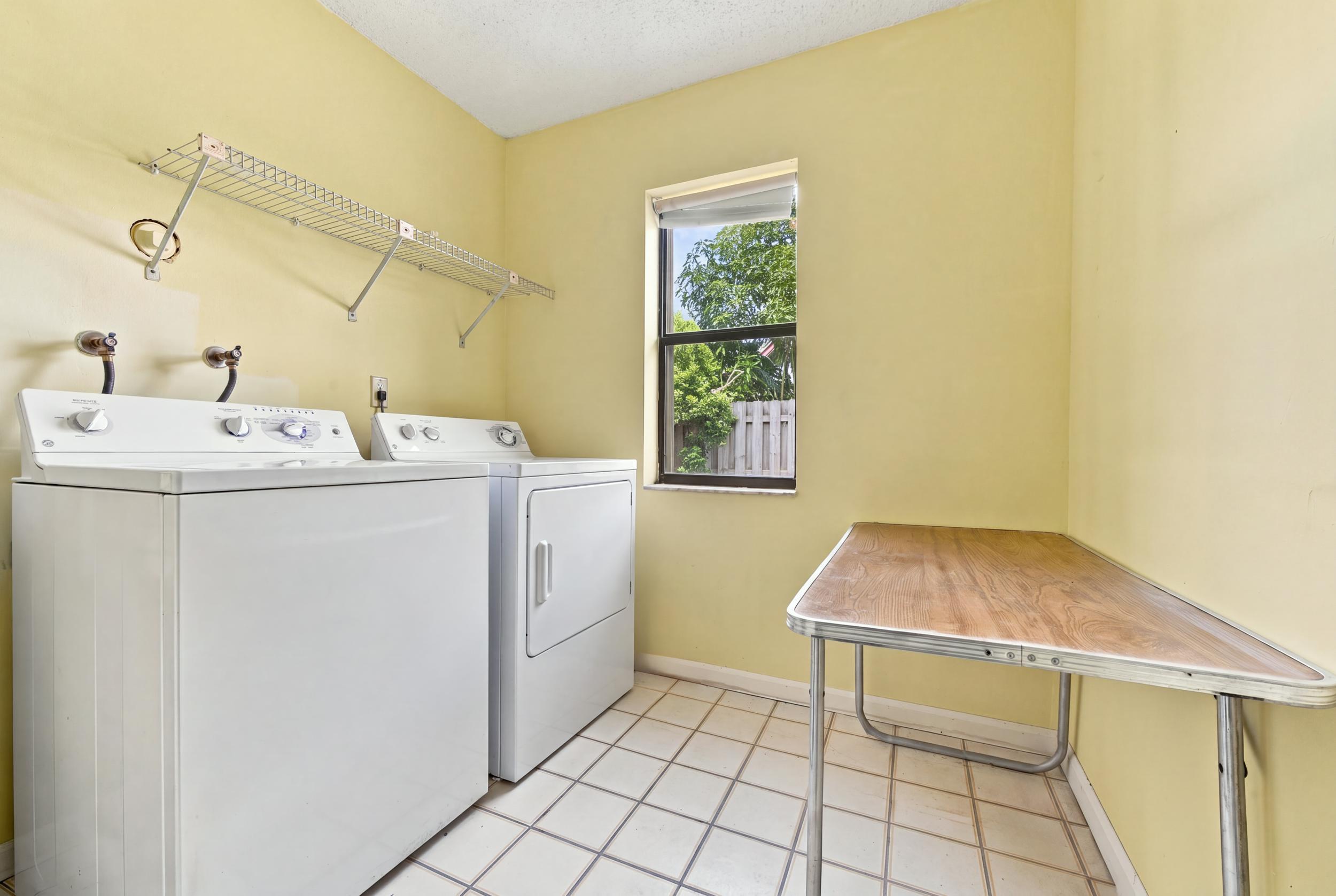 8350 NW 51ST, Lauderhill FL 33351