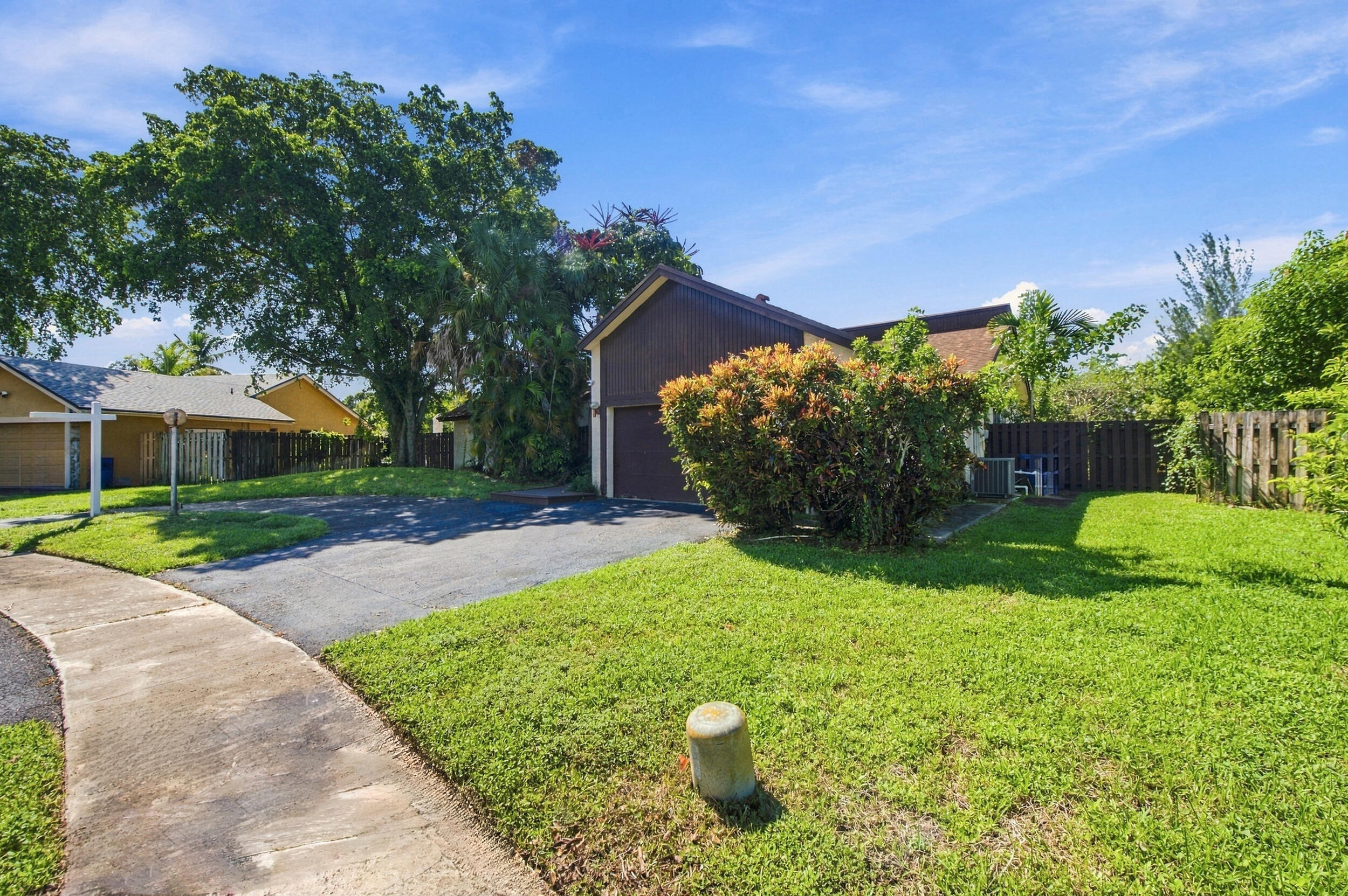8350 NW 51ST, Lauderhill FL 33351