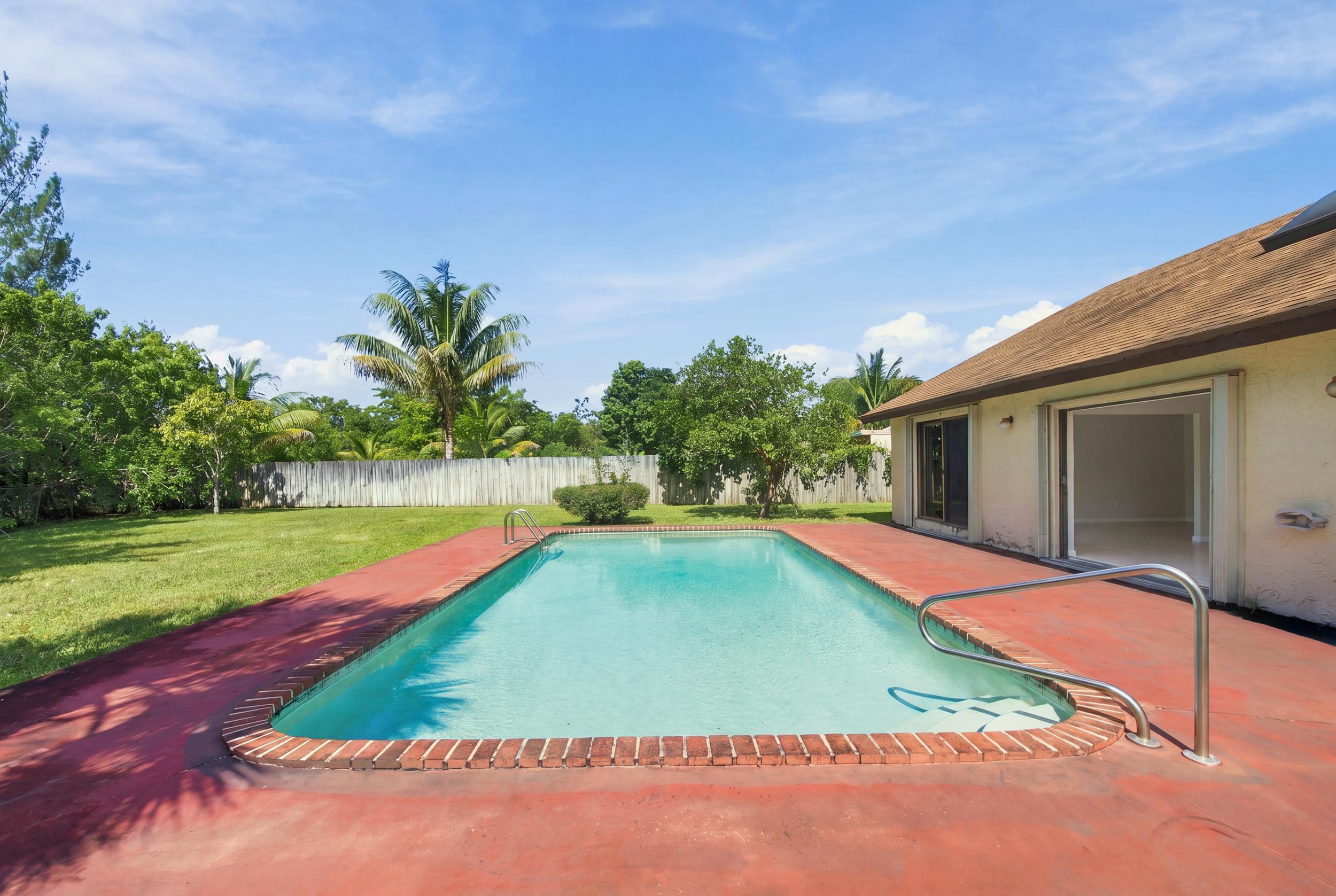 8350 NW 51ST, Lauderhill FL 33351