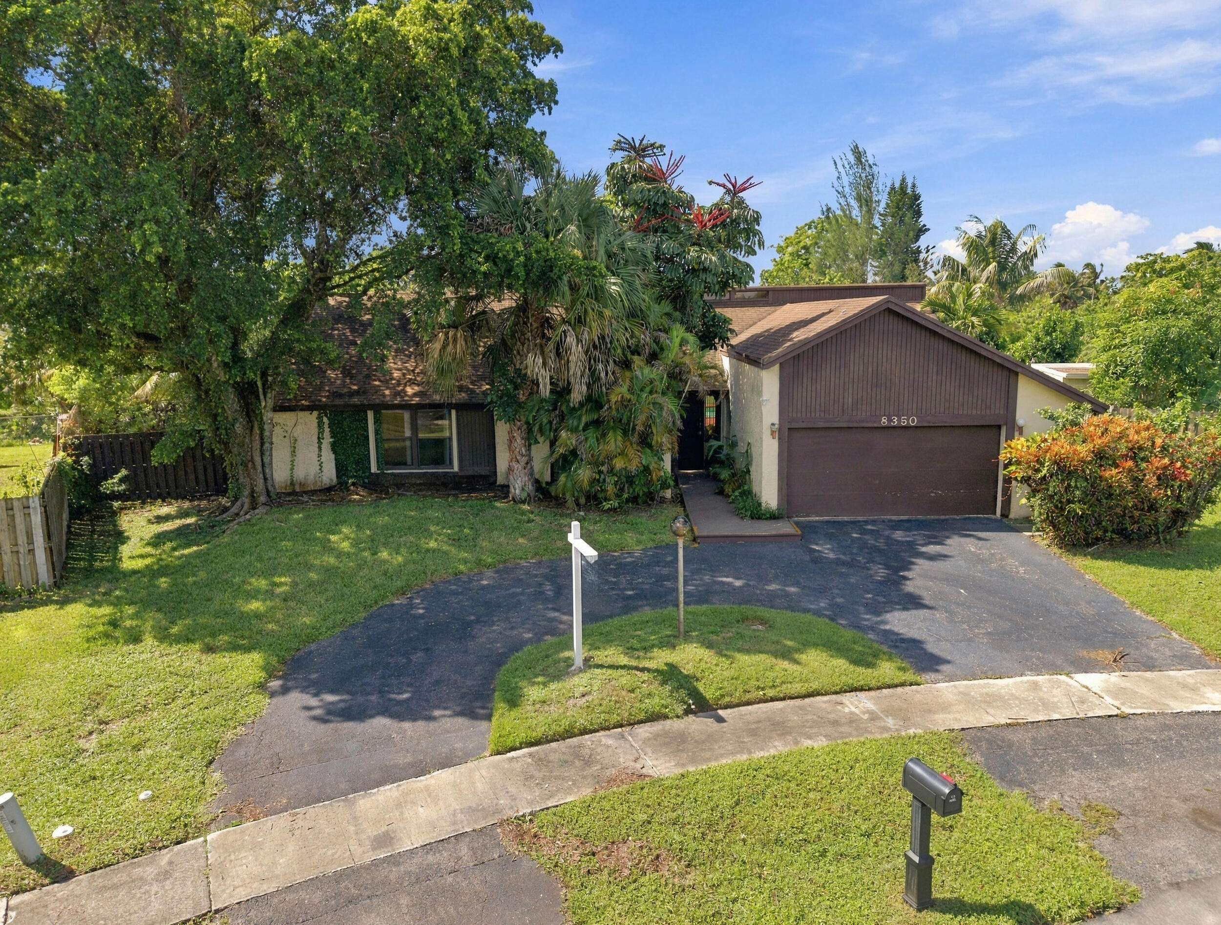 8350 NW 51ST, Lauderhill FL 33351