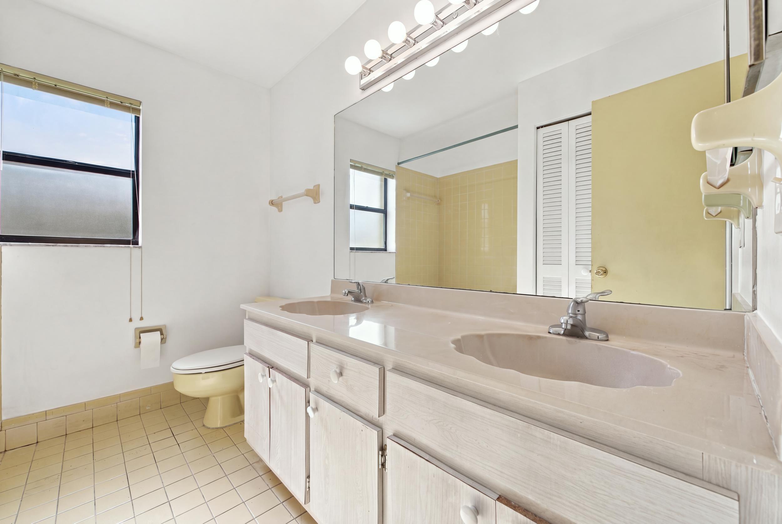 8350 NW 51ST, Lauderhill FL 33351