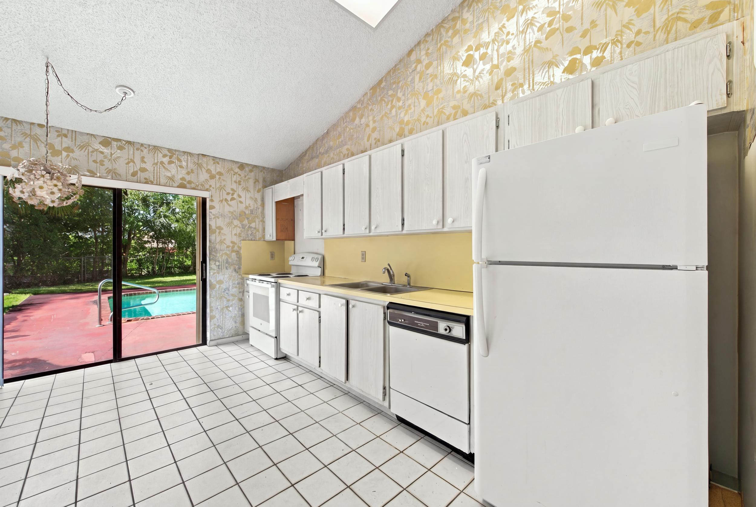 8350 NW 51ST, Lauderhill FL 33351