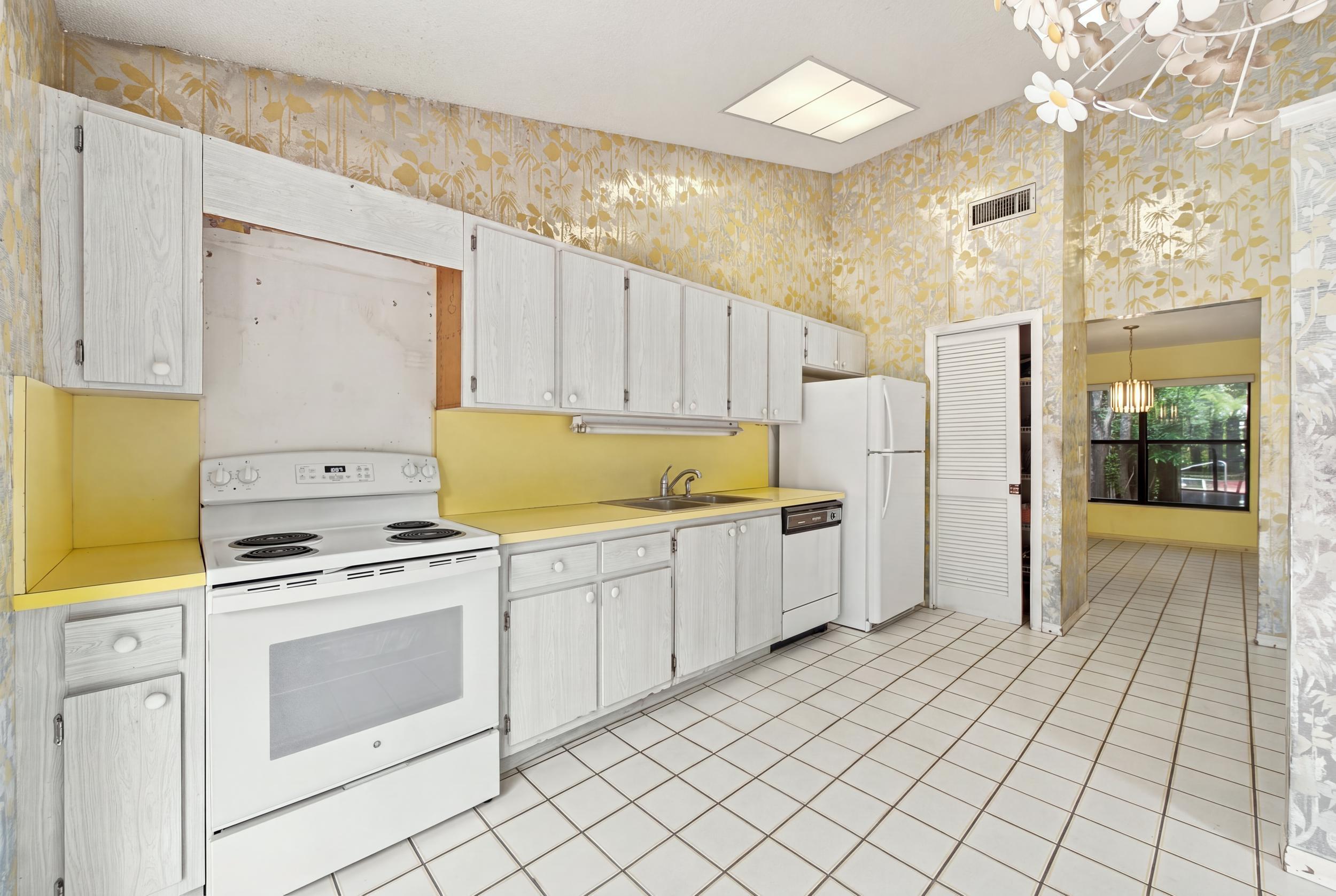 8350 NW 51ST, Lauderhill FL 33351