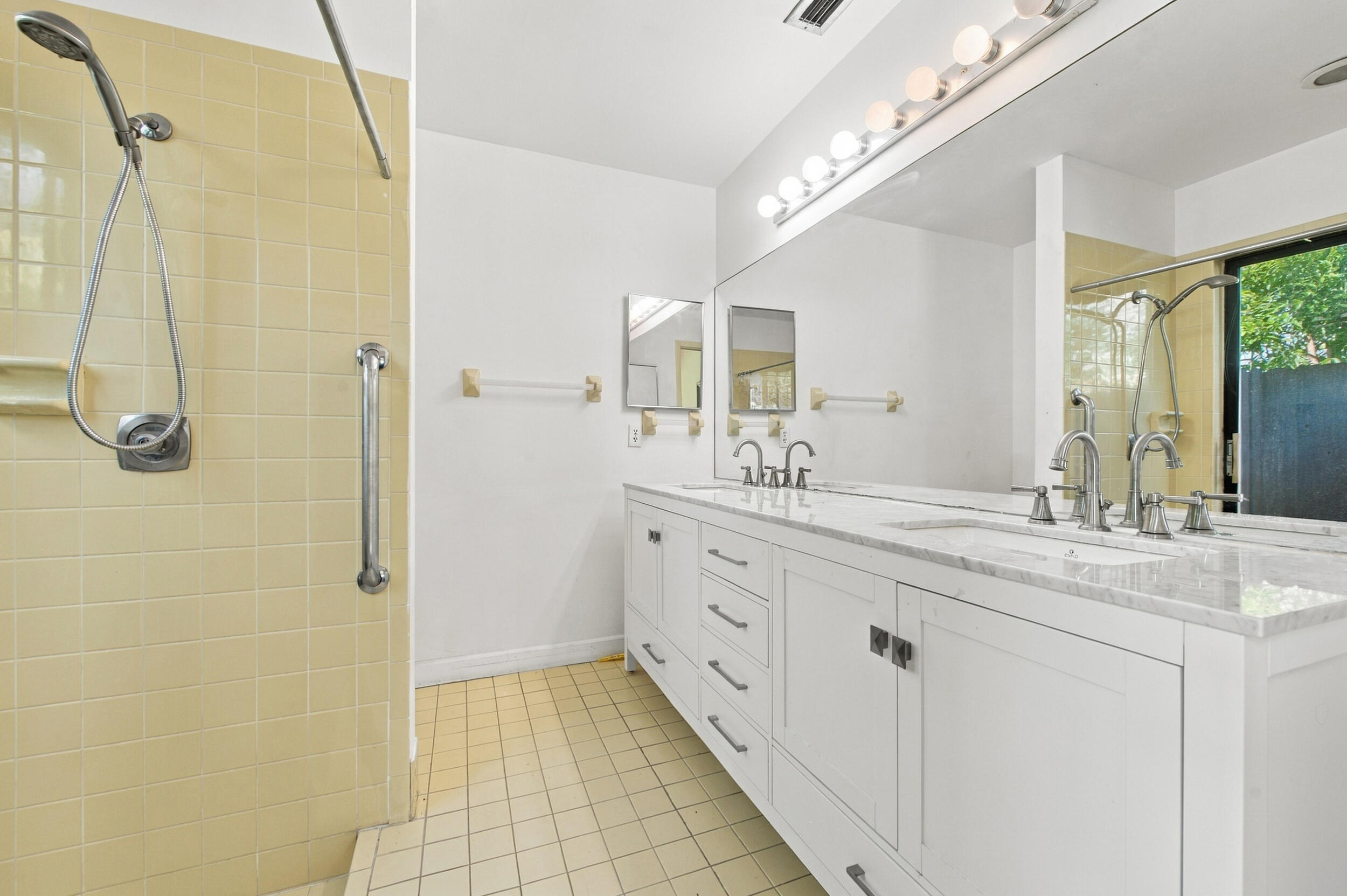 8350 NW 51ST, Lauderhill FL 33351