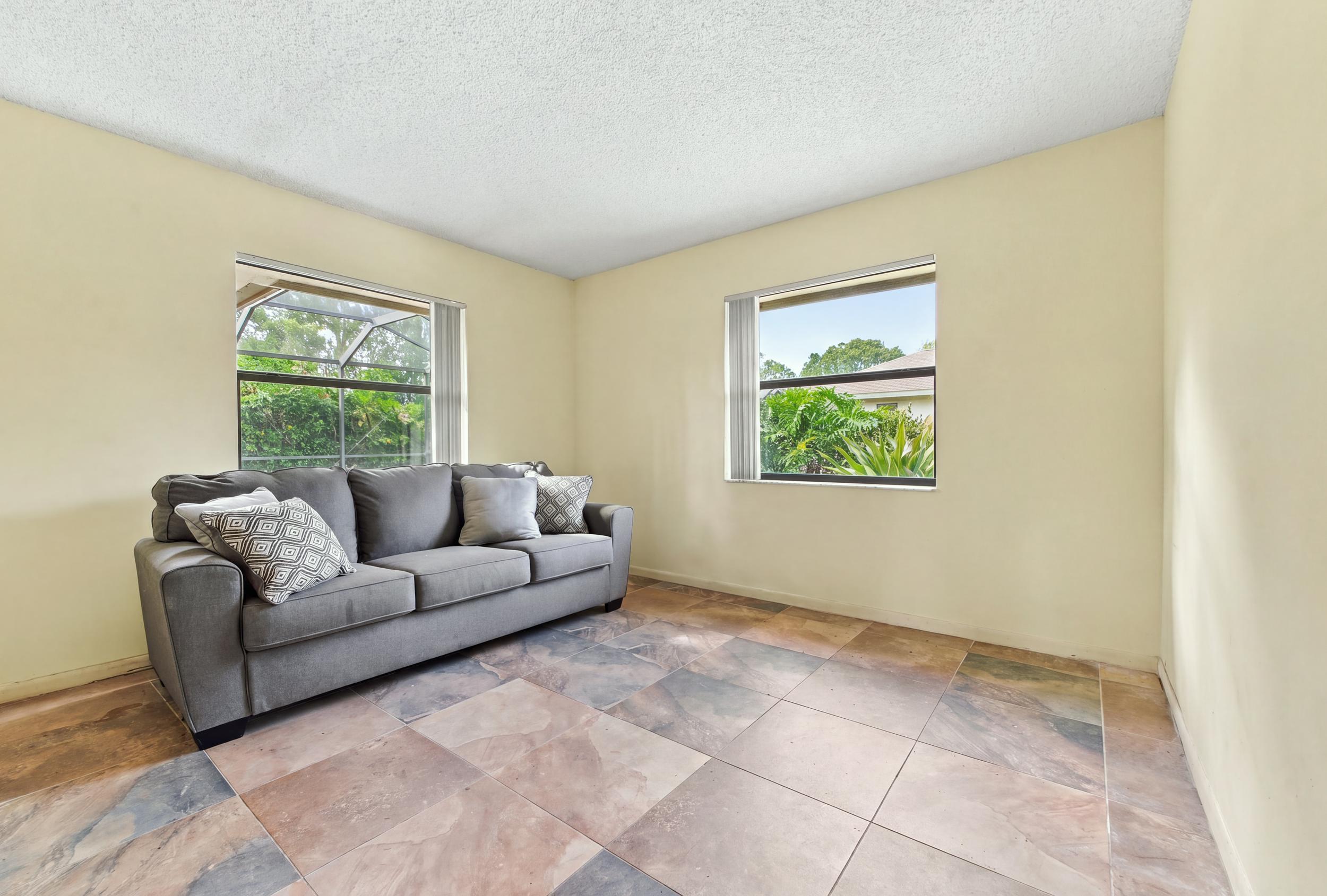 8350 NW 51ST, Lauderhill FL 33351