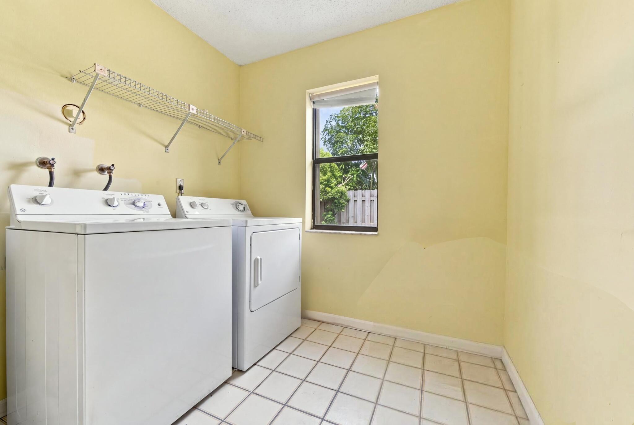 8350 NW 51ST, Lauderhill FL 33351