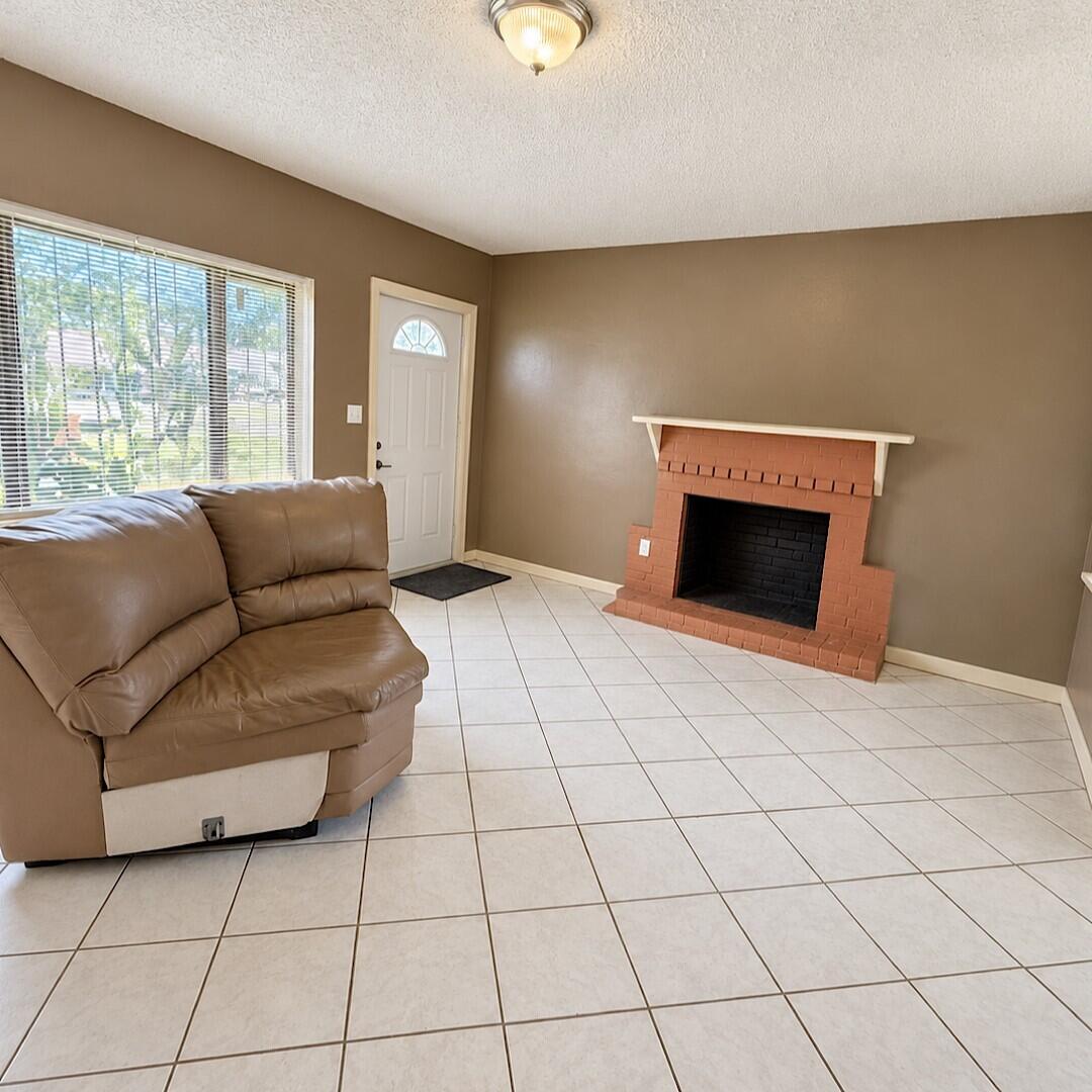 915 RUTLAND, Opa Locka FL 33054