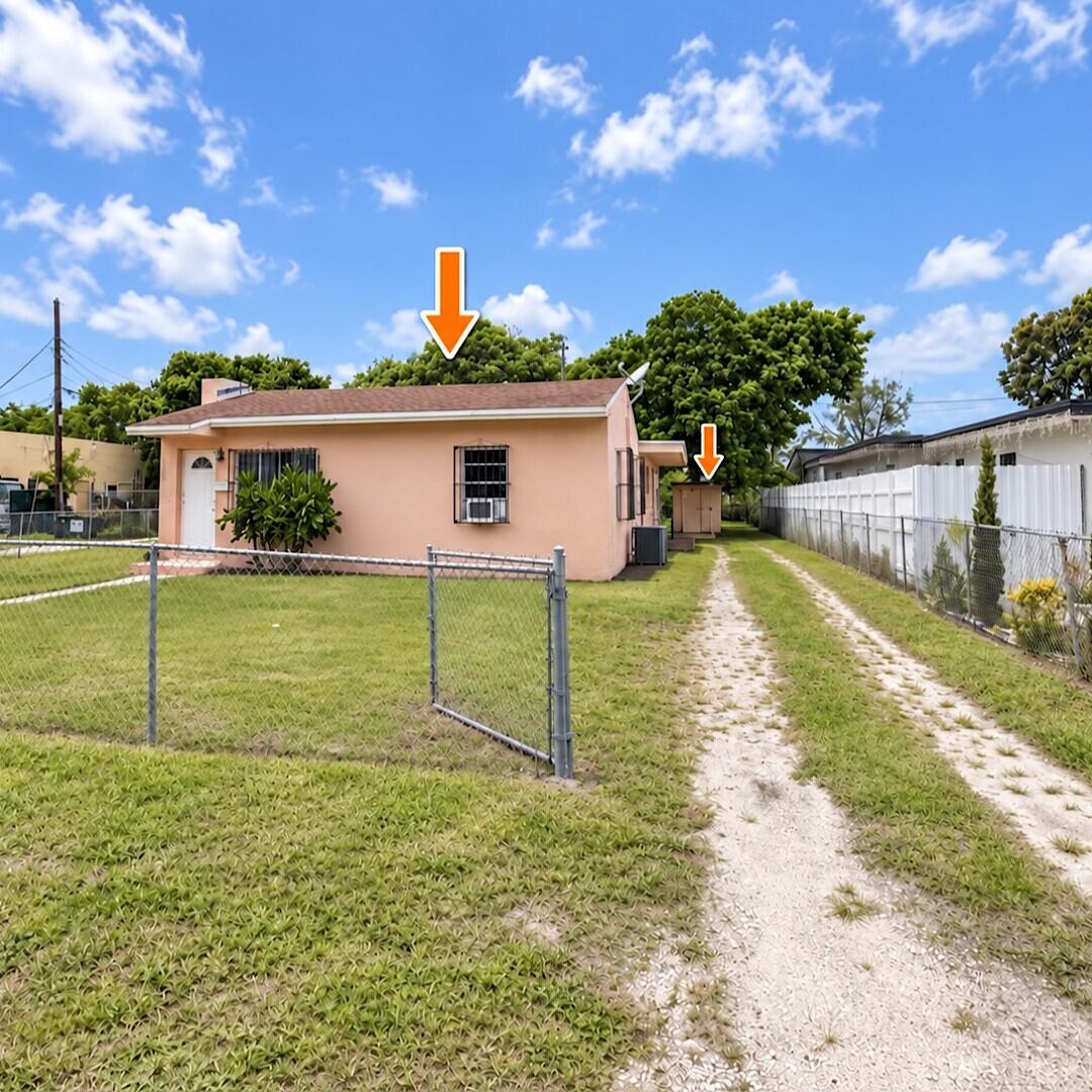 915 RUTLAND, Opa Locka FL 33054
